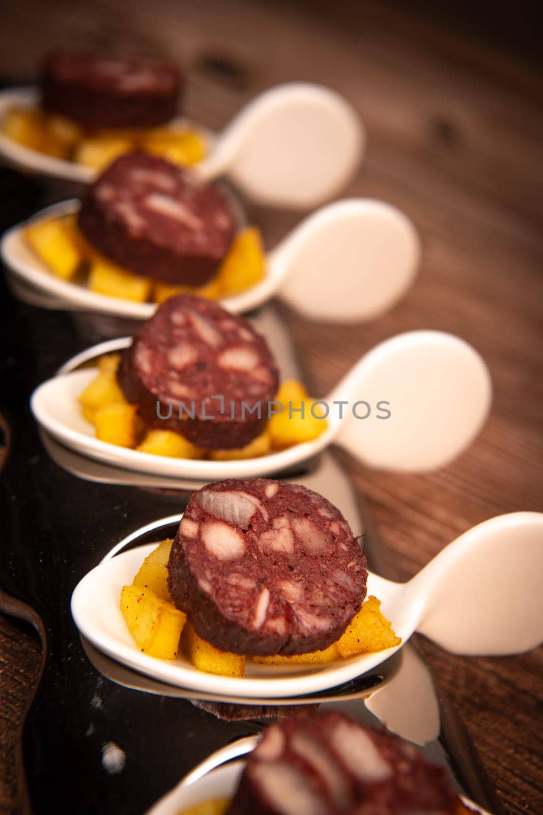 RECIPE FOR BLACK PUDDING WITH BUTTERED CANDIED APPLE. High quality PHOTO