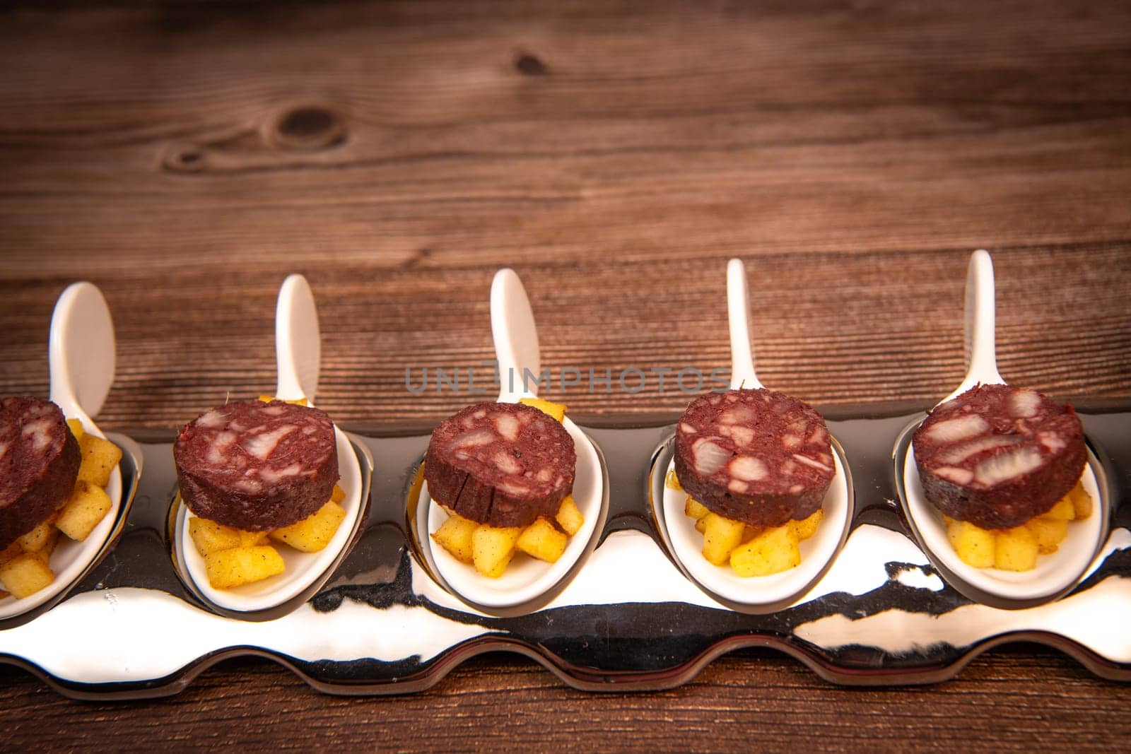 RECIPE FOR BLACK PUDDING WITH BUTTERED CANDIED APPLE. High quality PHOTO