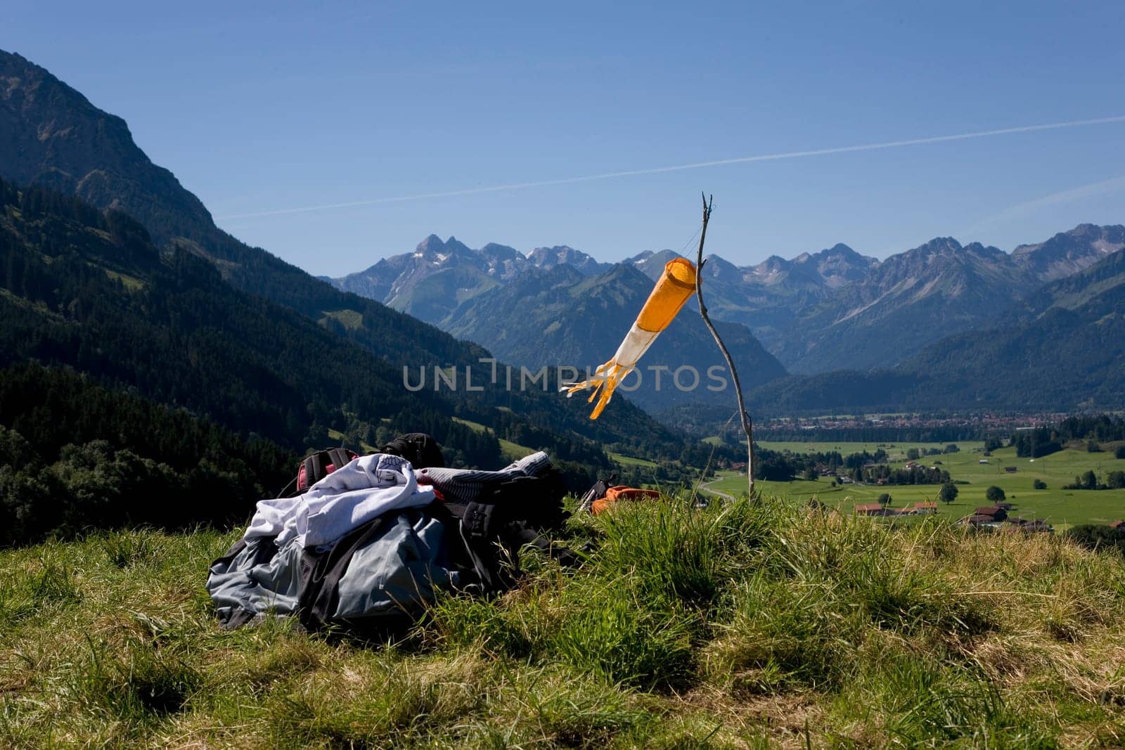 Windsock and backpacks in the mountains. Oberallgäu near Fischen