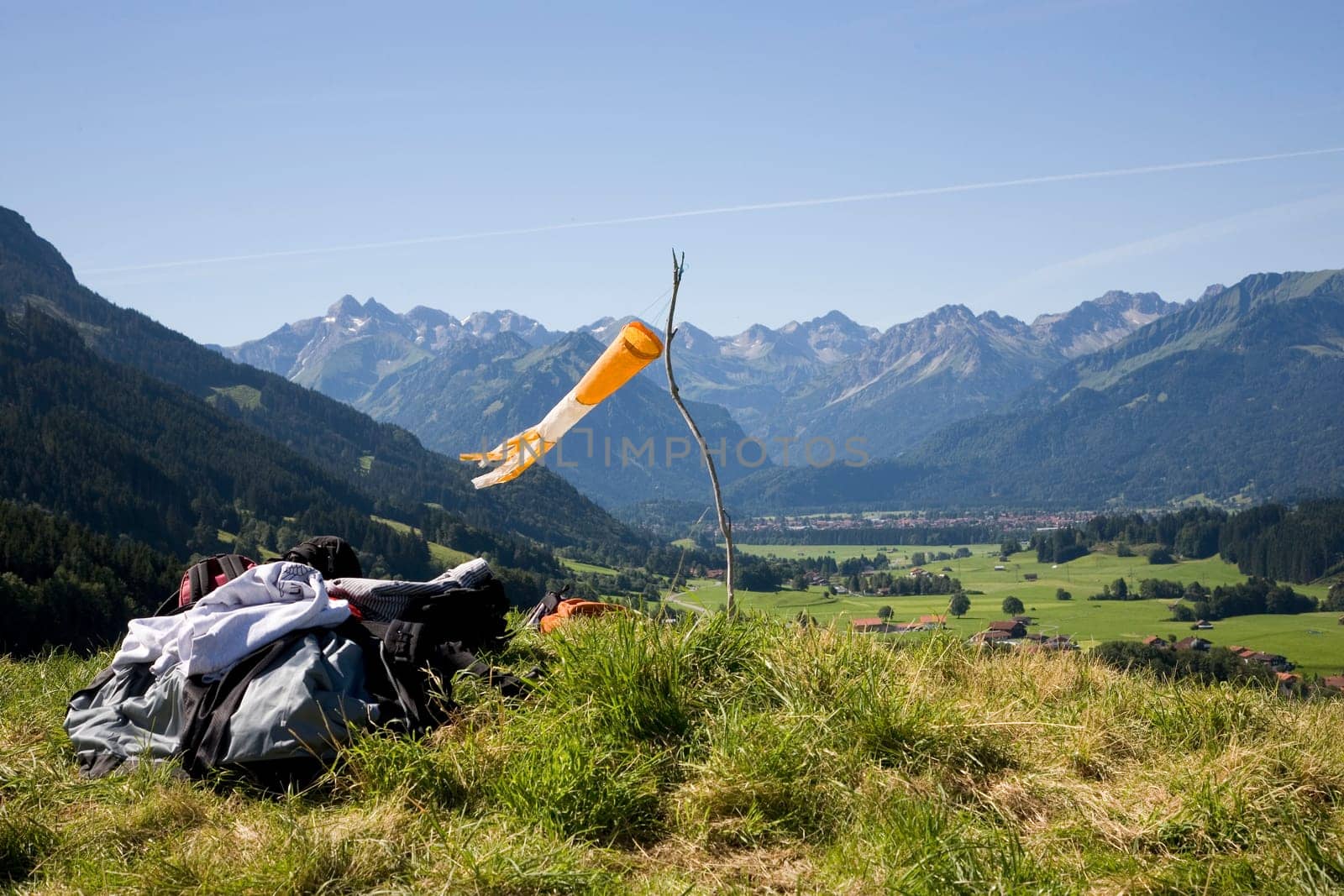 Windsock and backpacks in the mountains. Oberallgäu near Fischen