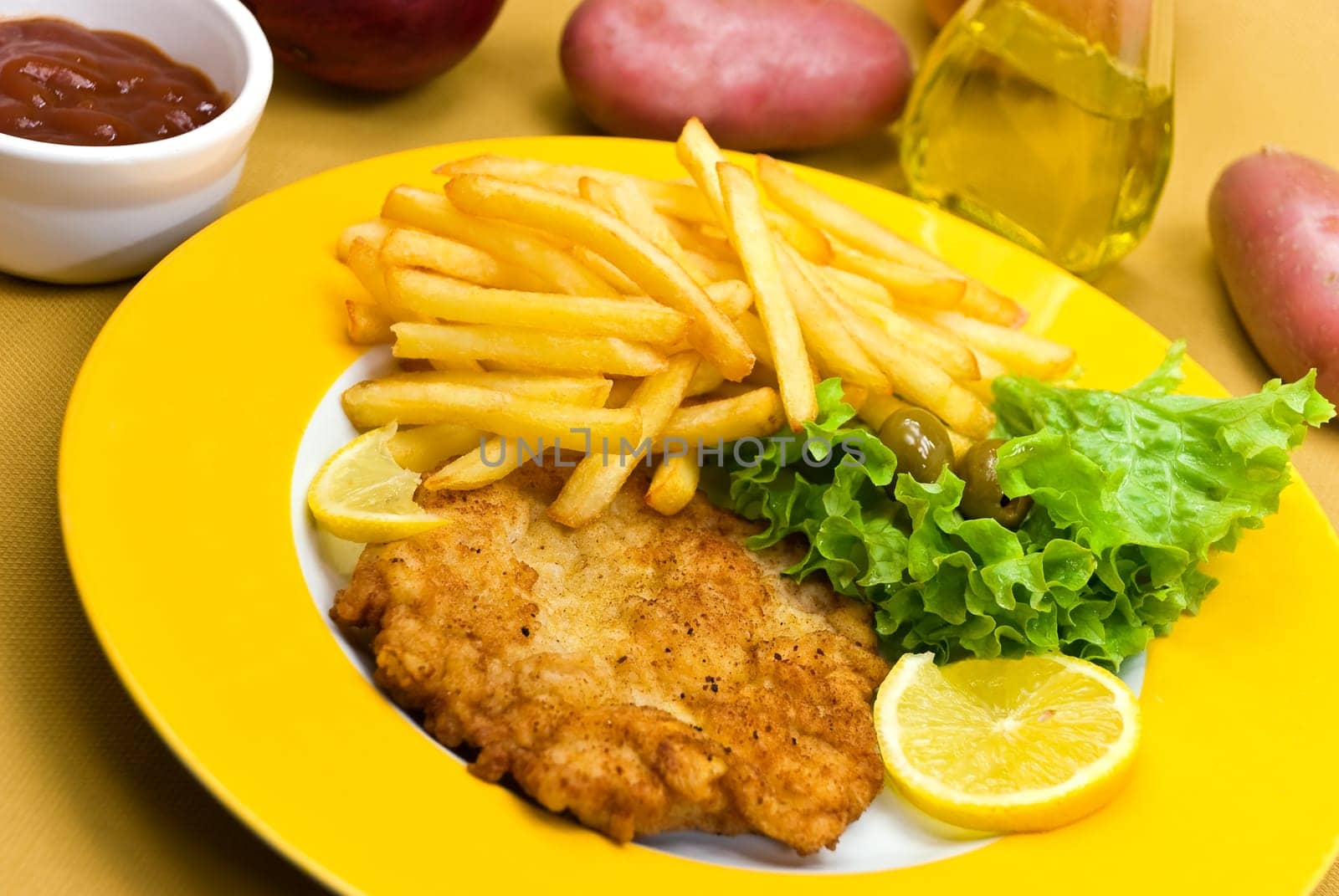 Breaded Wiener schnitzel with vegetables and