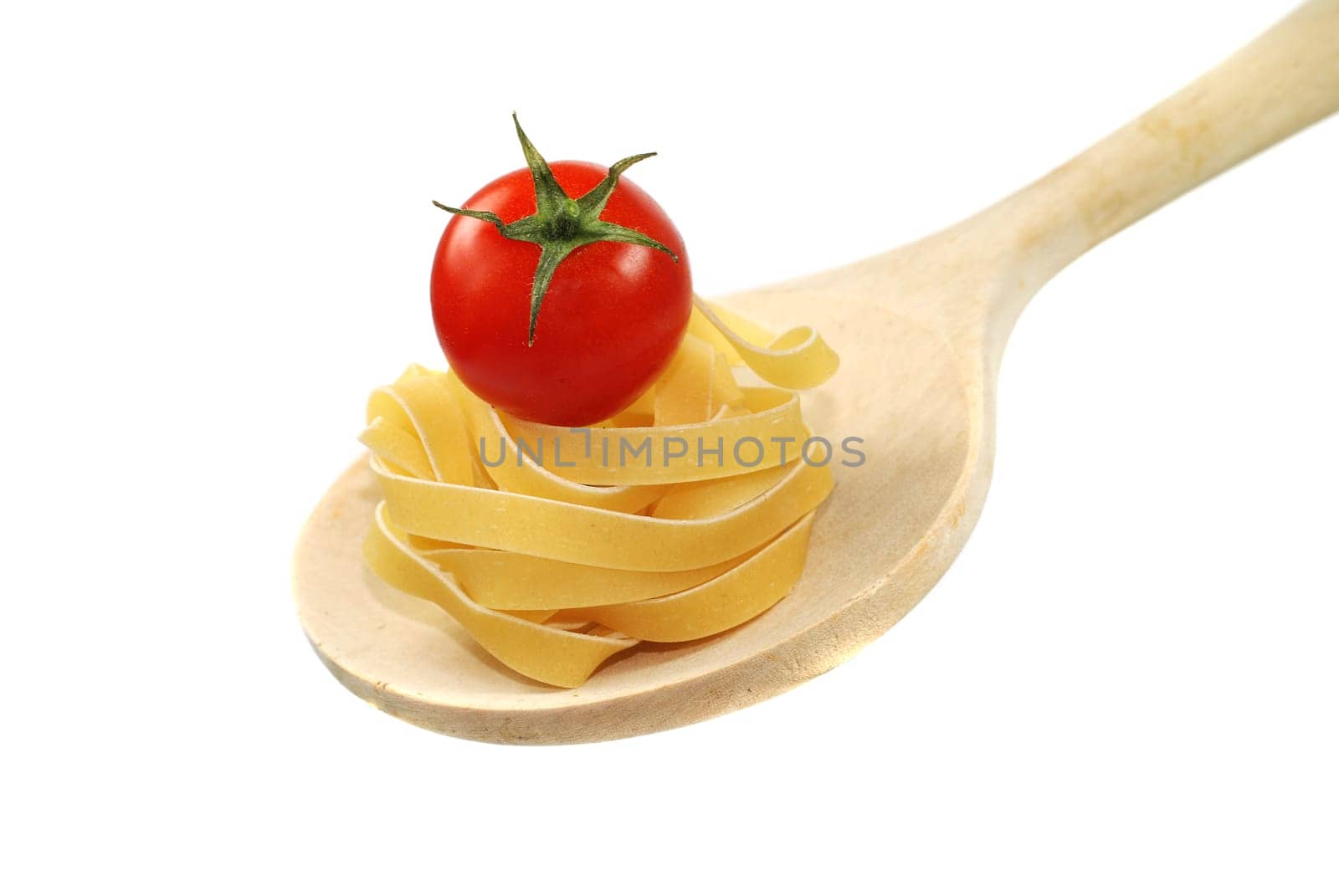 Noodle nest with tomato