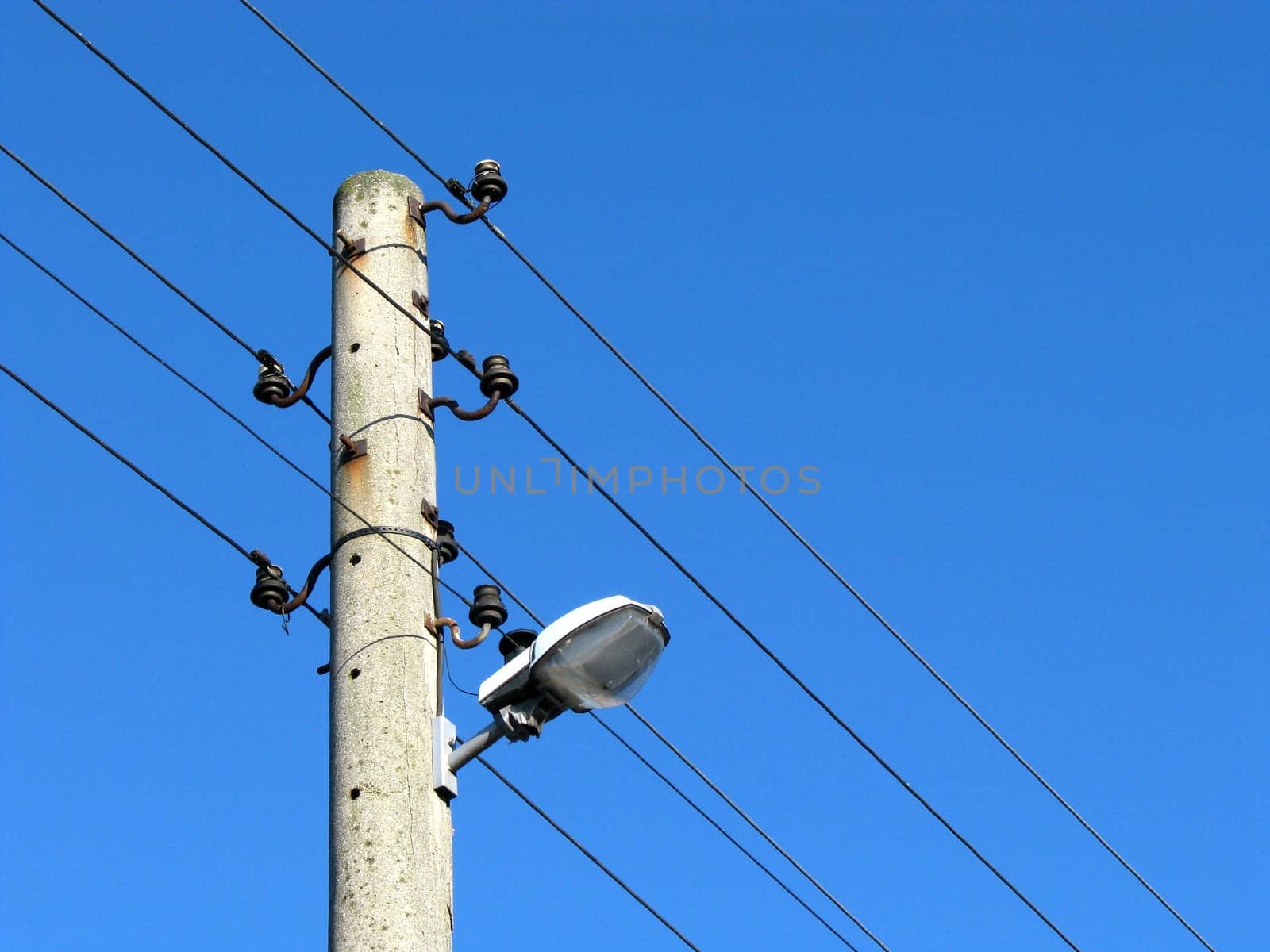 Electricity pole with lamp