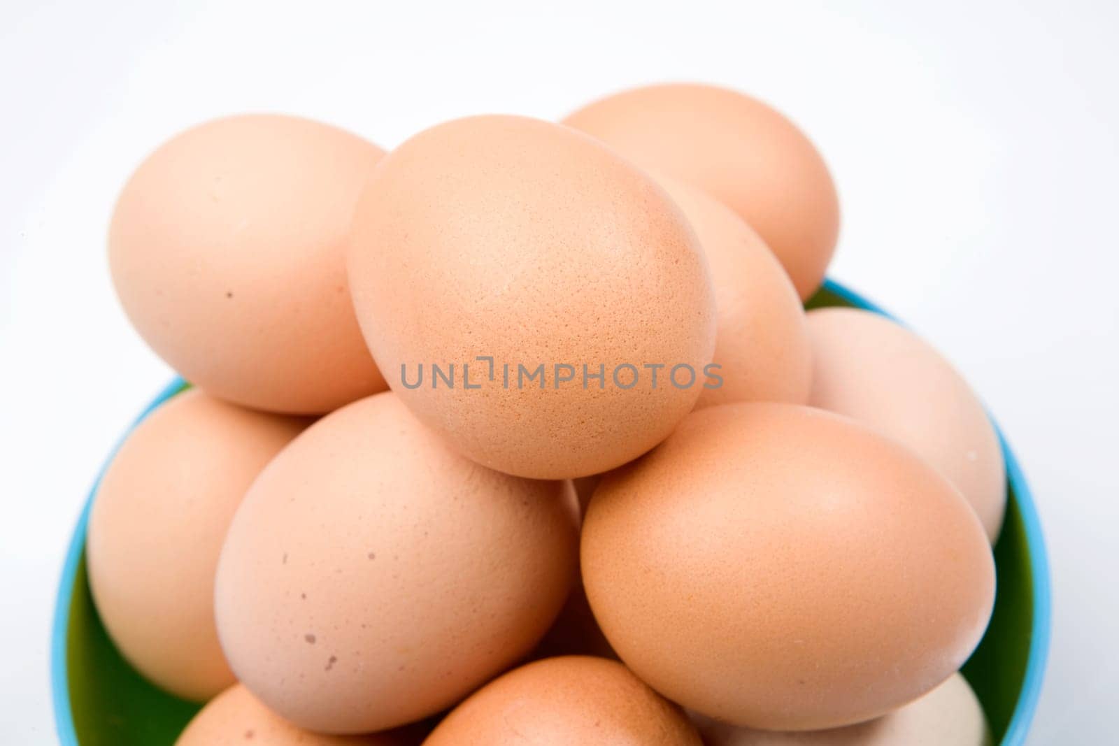 Photo of bowl with many brown hen eggs