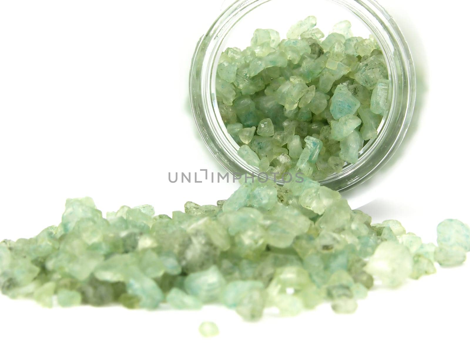 Green bath granules from the jar