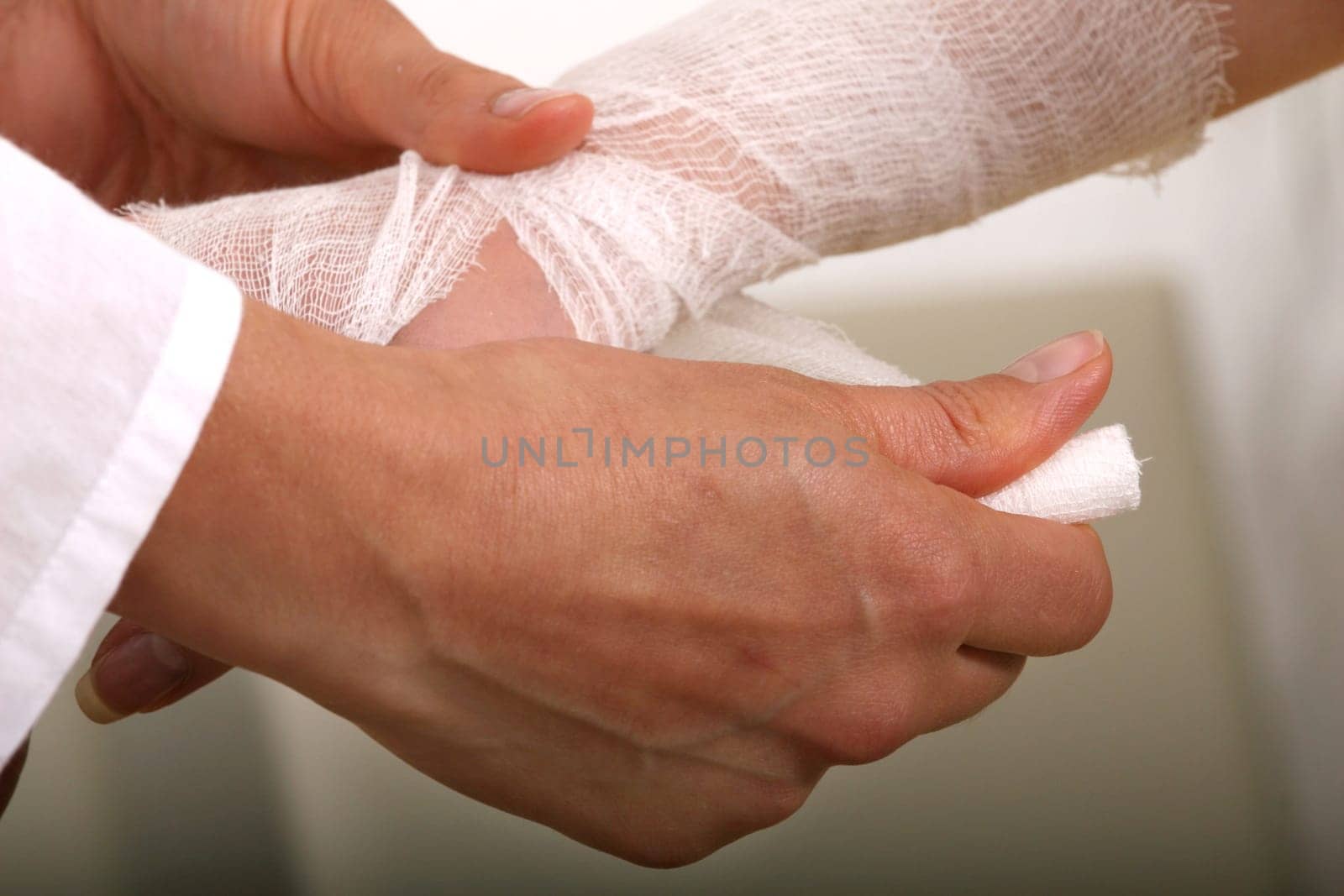 Apply bandage on hand