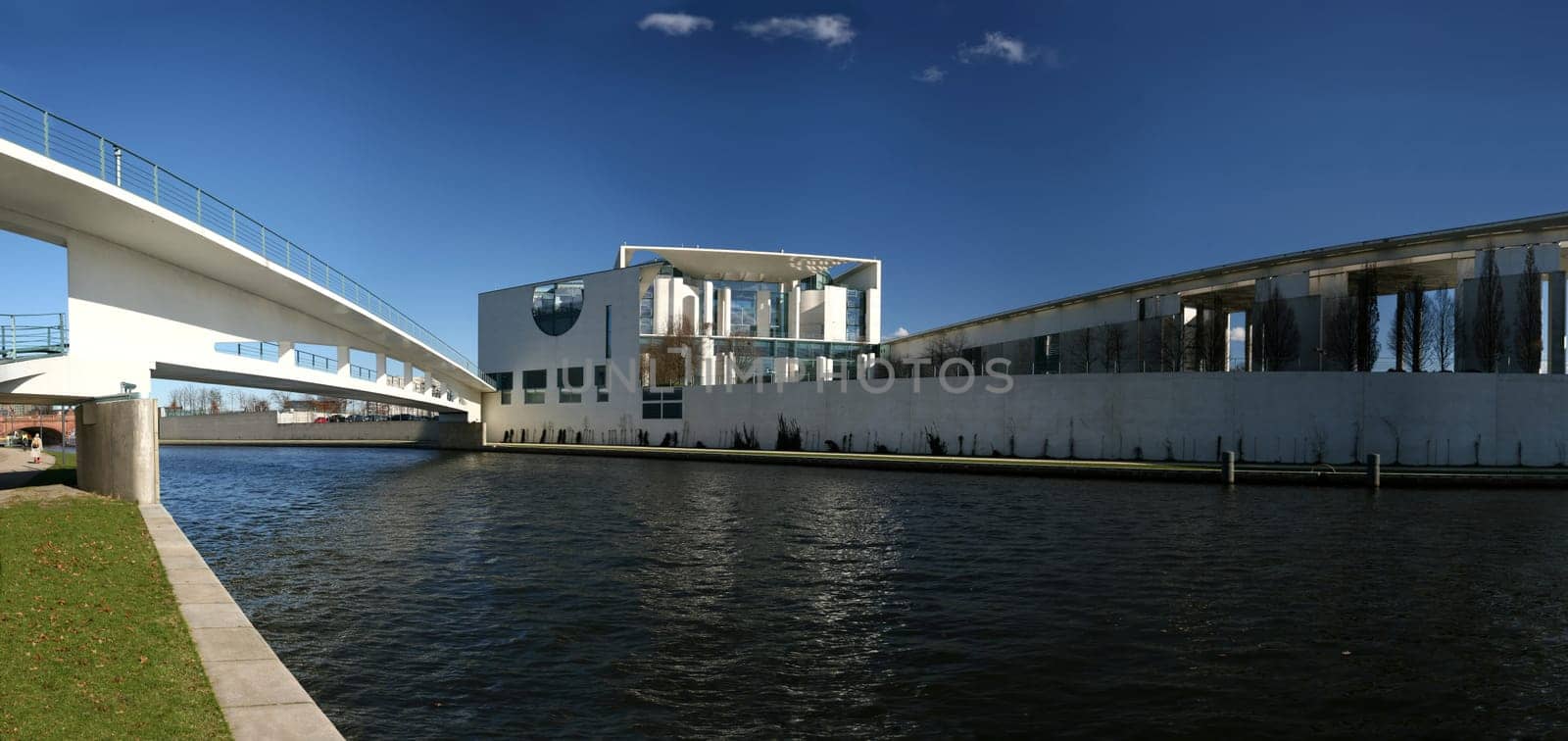 Federal Chancellery in Berlin from the banks of the Spree