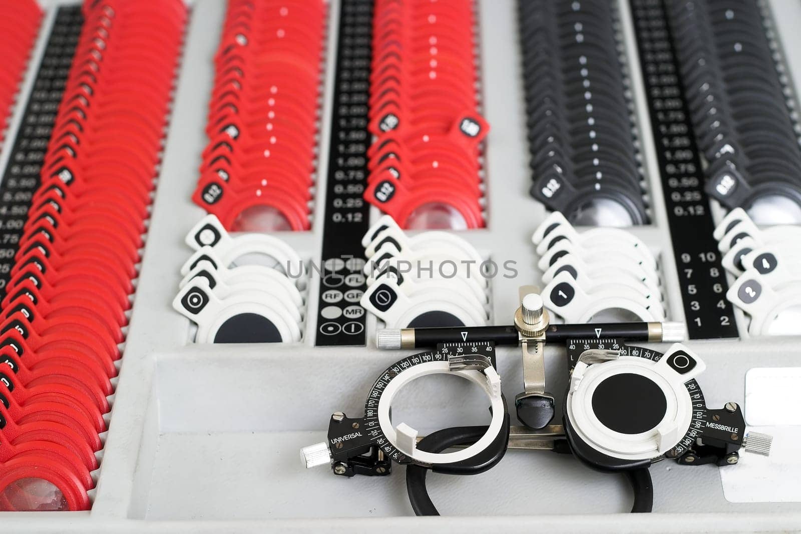 At the Optician - Universal-messbrille set
