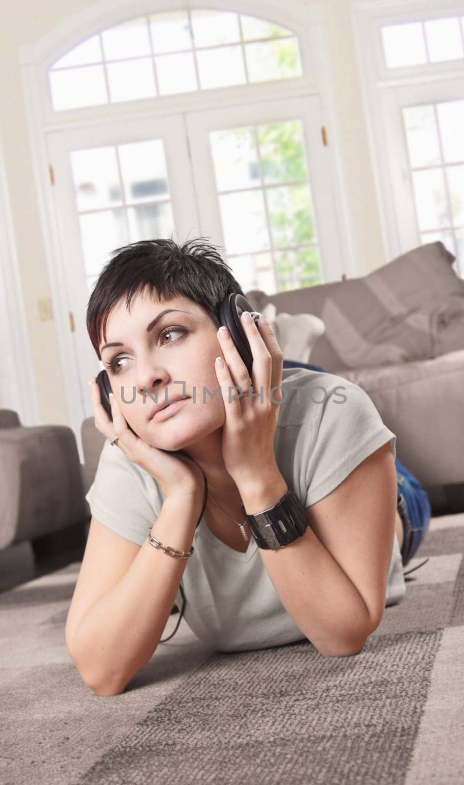 Women listen music