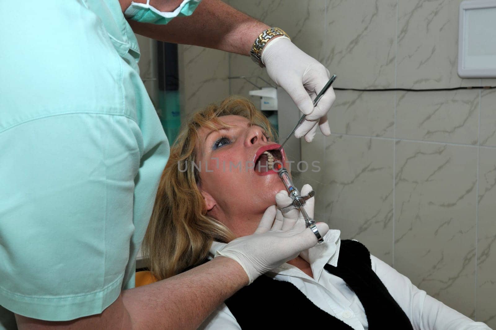 Anesthetic syringe