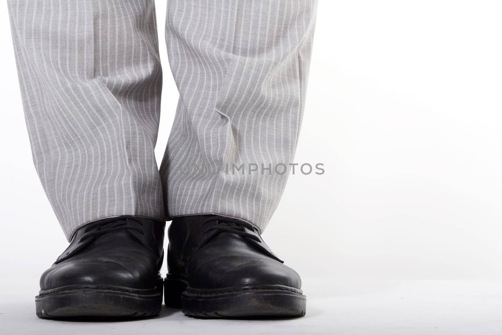 Men's feet in shoes
