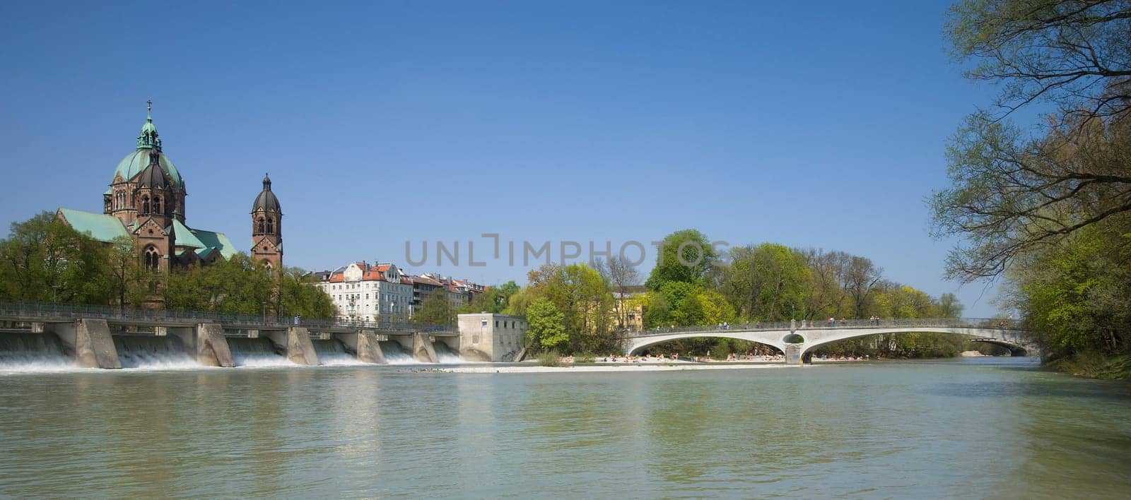Locks open on the Munich Isar