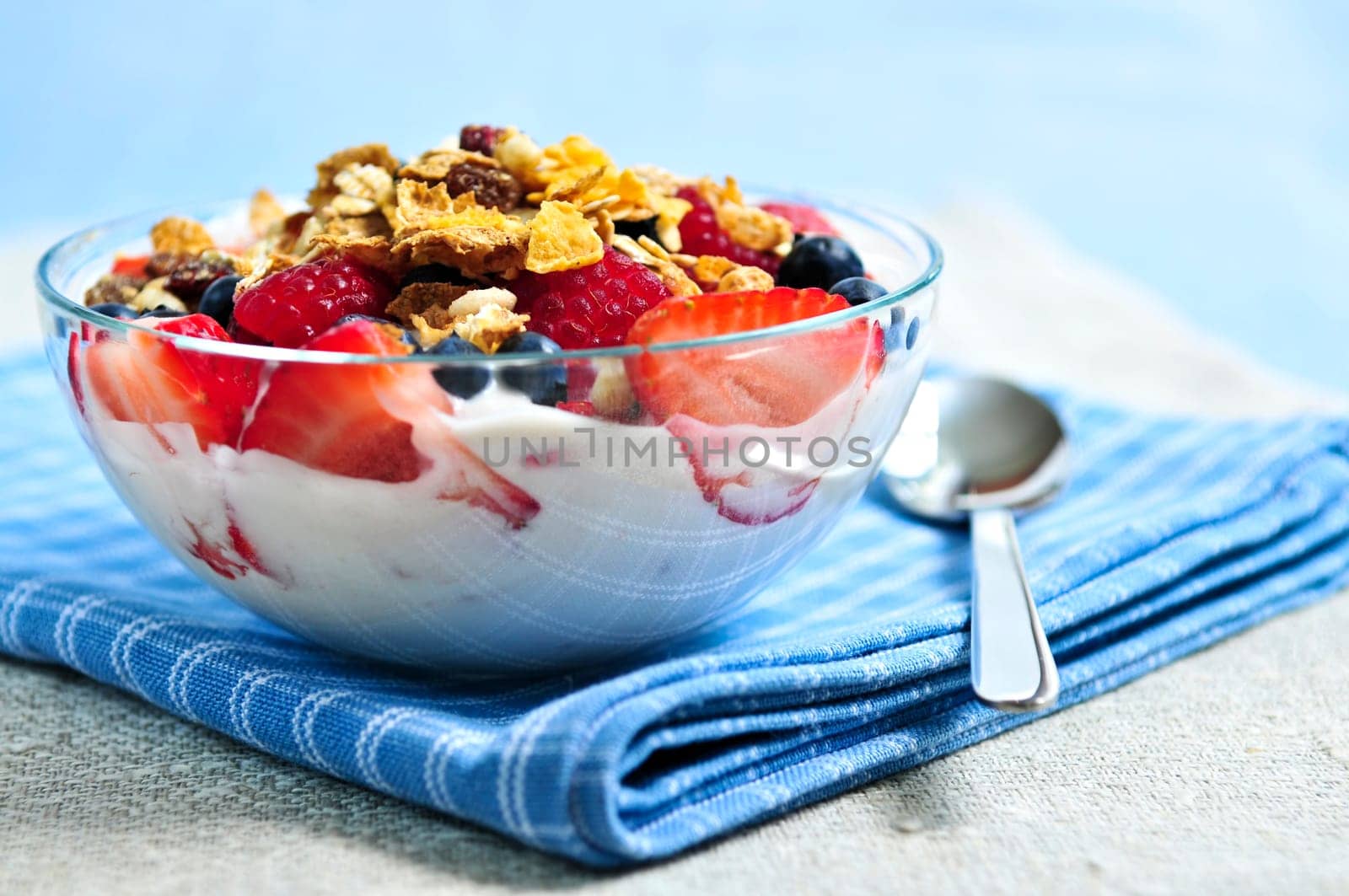 Yogurt with berries and granola