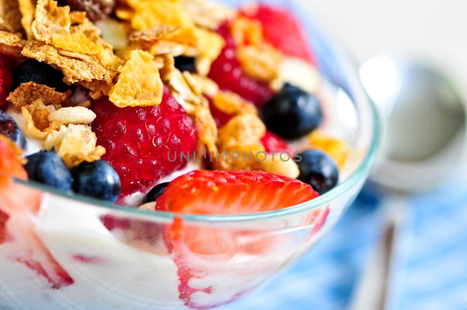 Yogurt with berries and granola