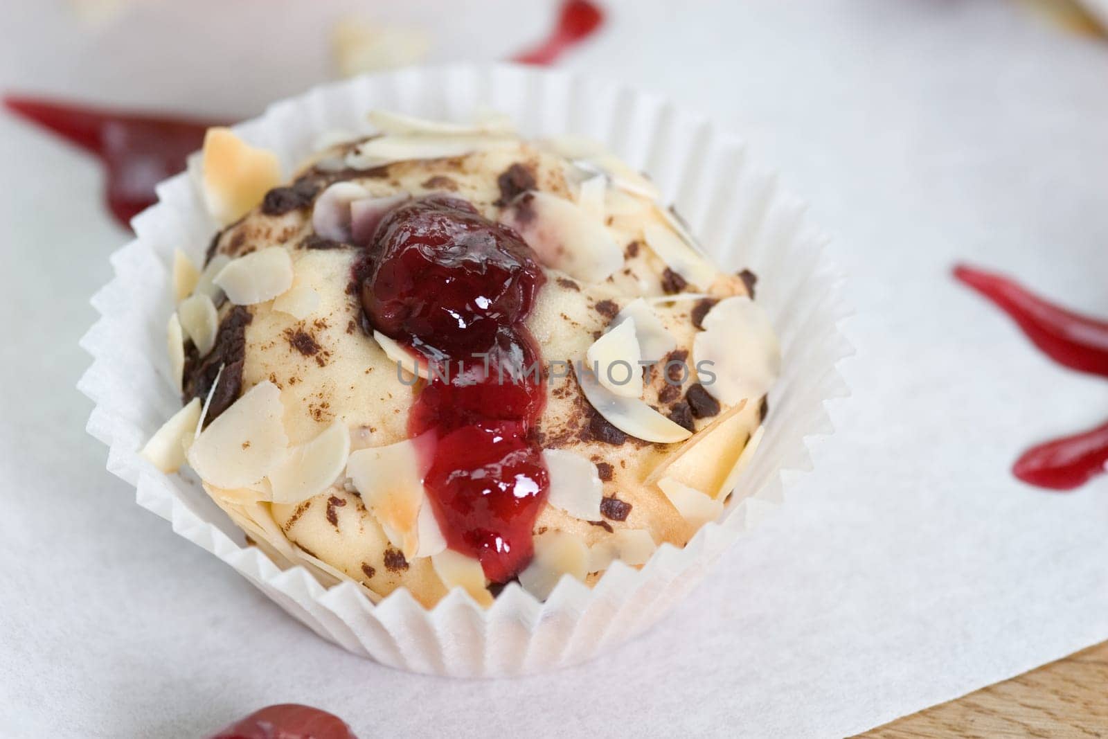 Cherry tartlets with sauce
