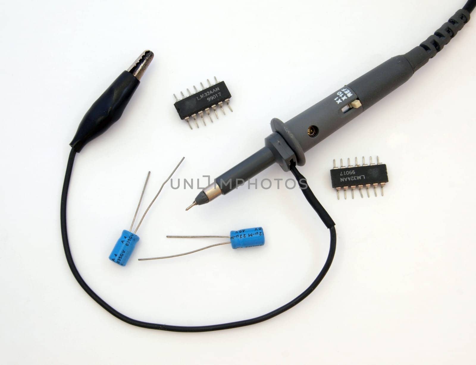 Electronic test lead