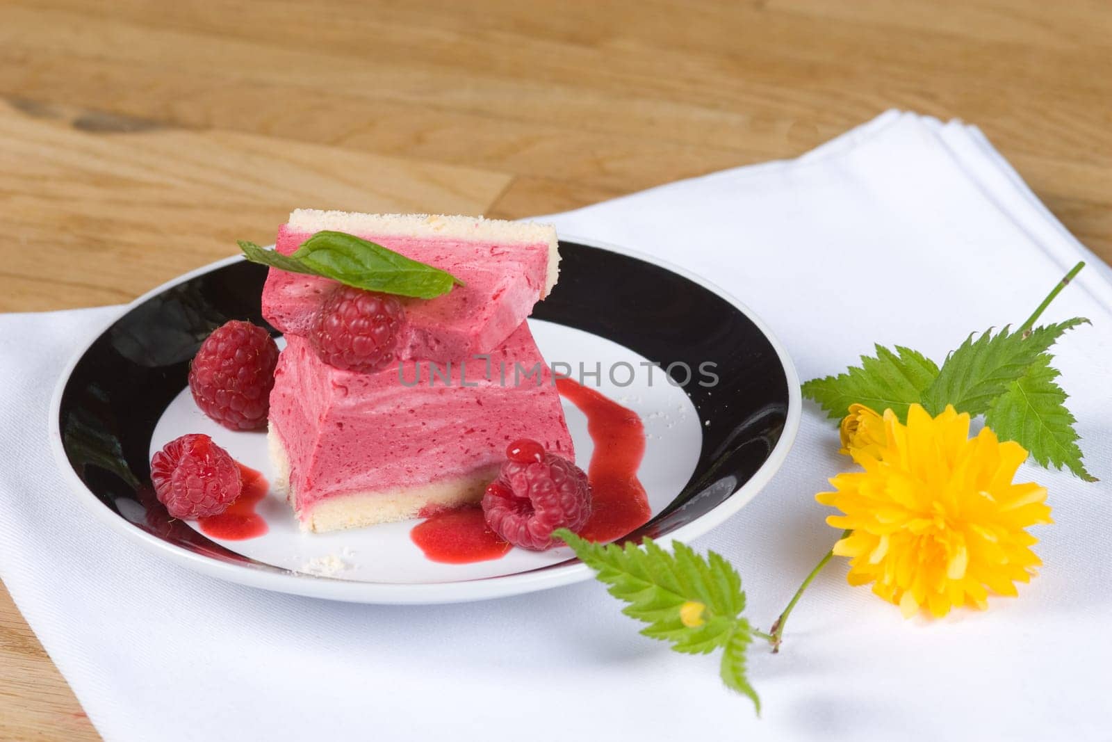 Raspberry biscuit