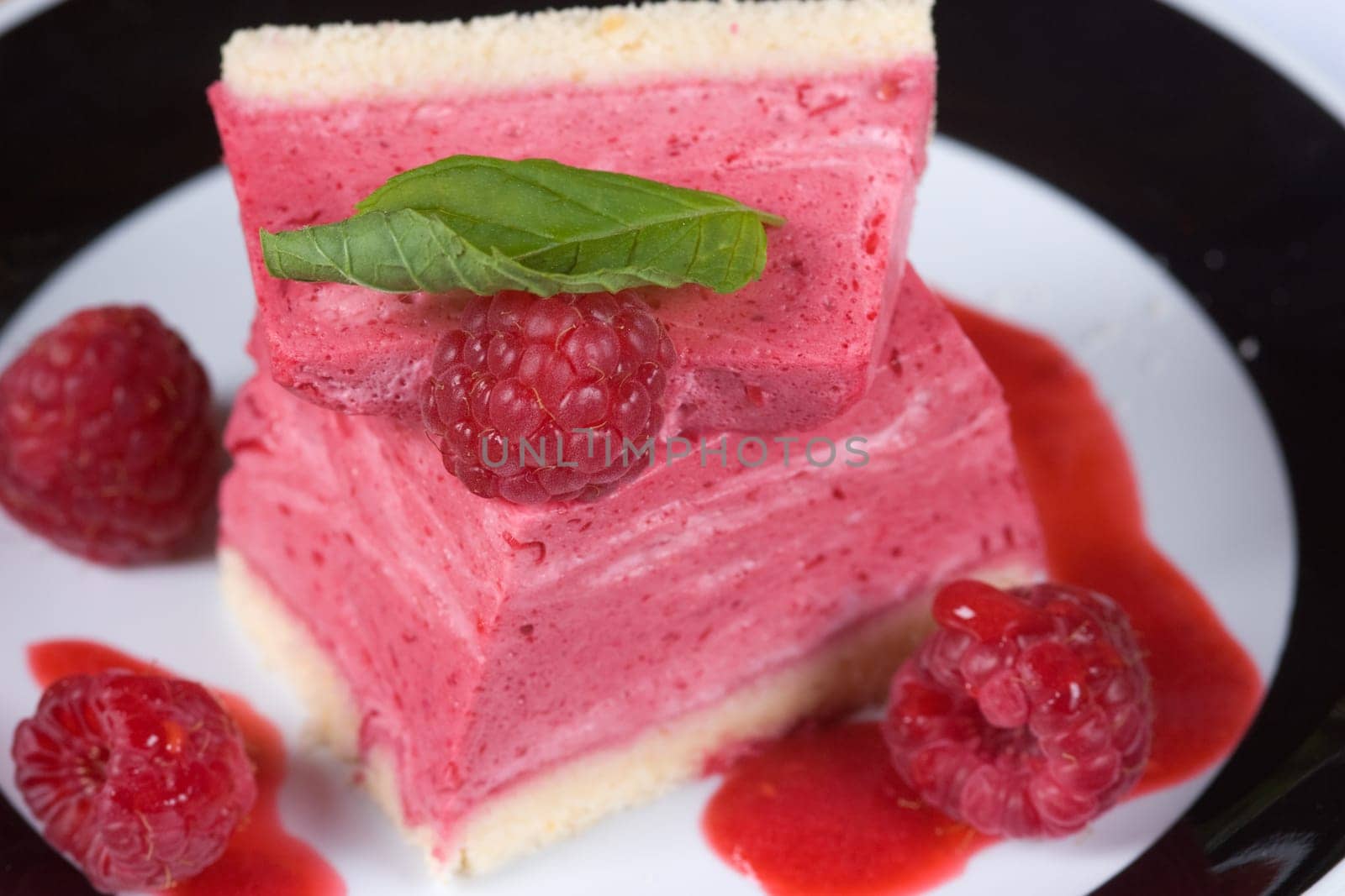 Raspberry biscuit
