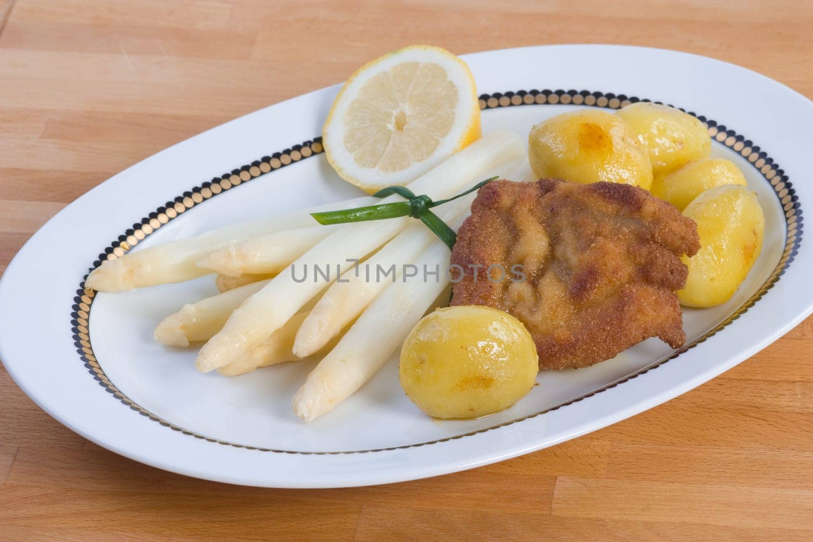 Chop with asparagus