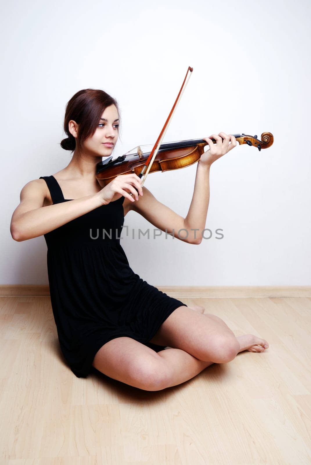 Young woman with violin