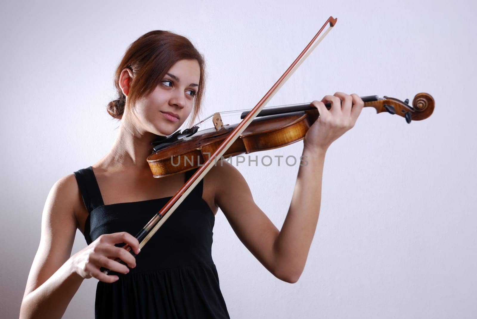 Young woman with violin
