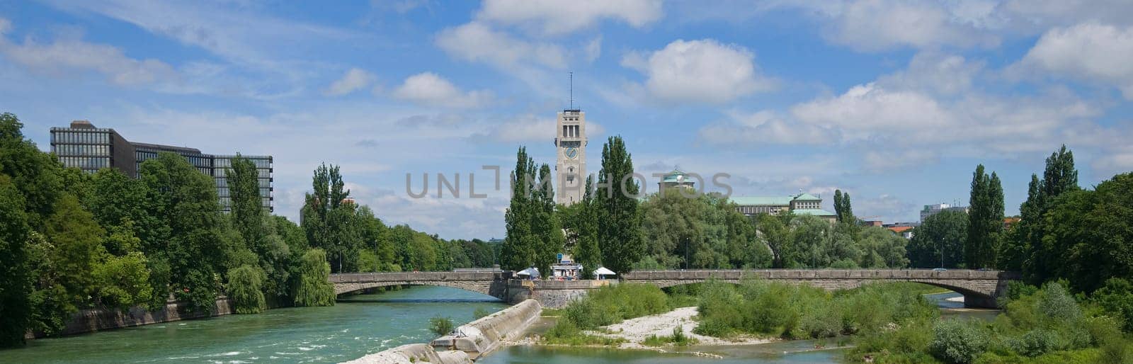 Deutsches Museum mit Isar in Munich