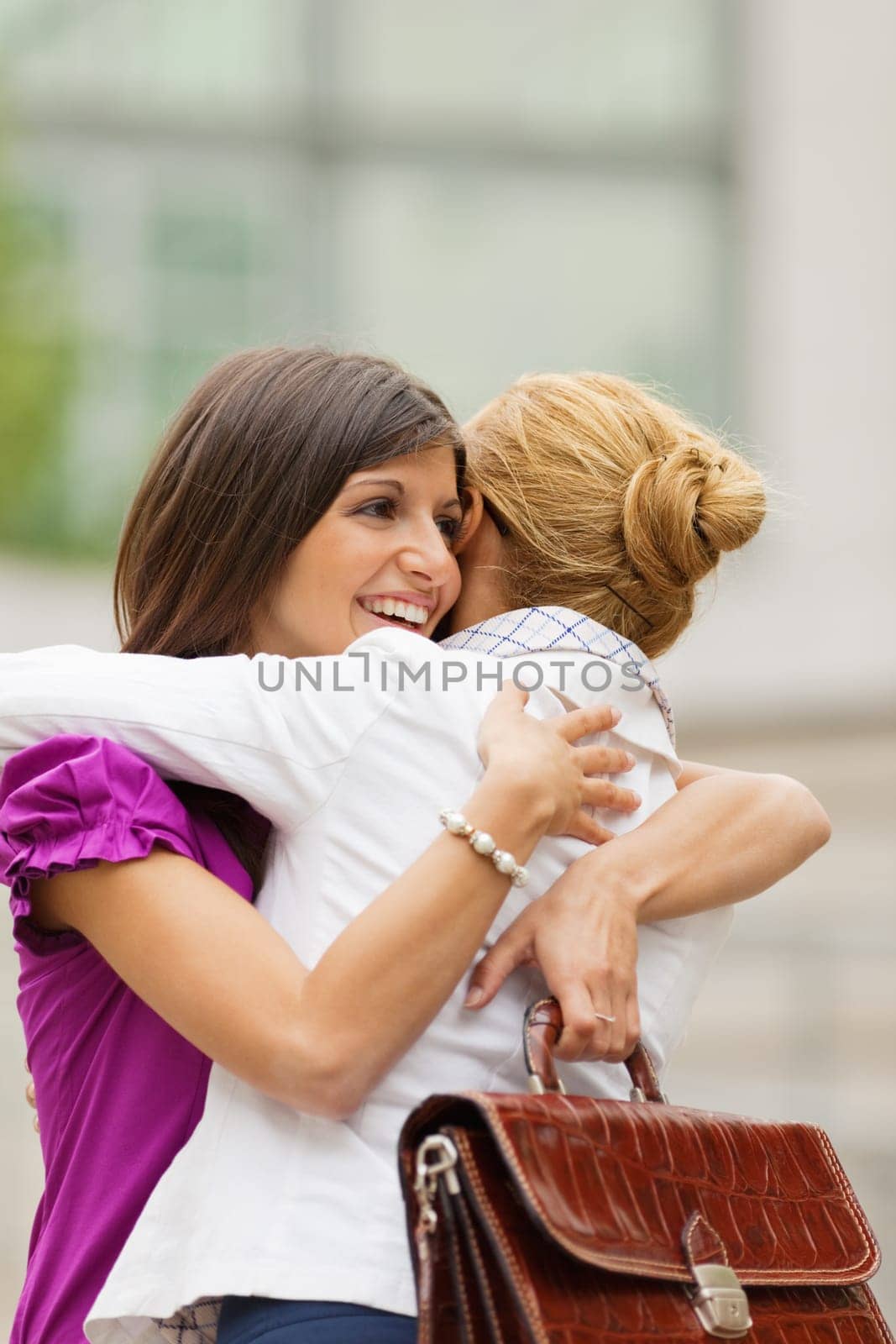 businesswomen drinking coffee