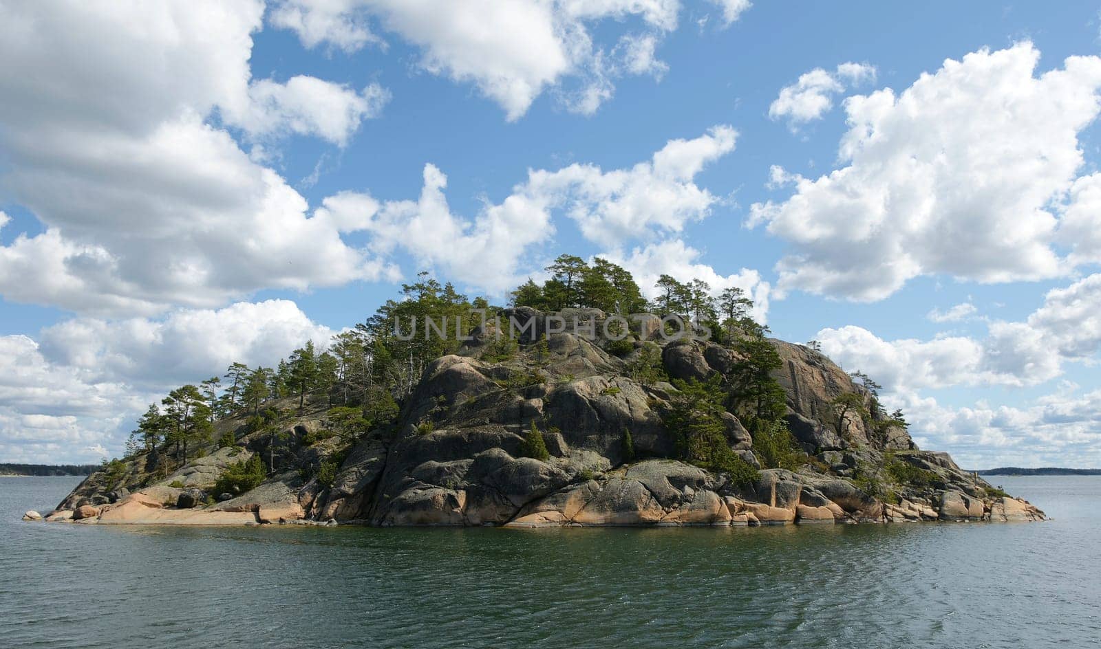 For me,it was the most beautiful island I have seen in the archipelago off Turku. The epitome of an archipelago island,rocky and lightly wooded. It is located off the island of Lillandet,Finland