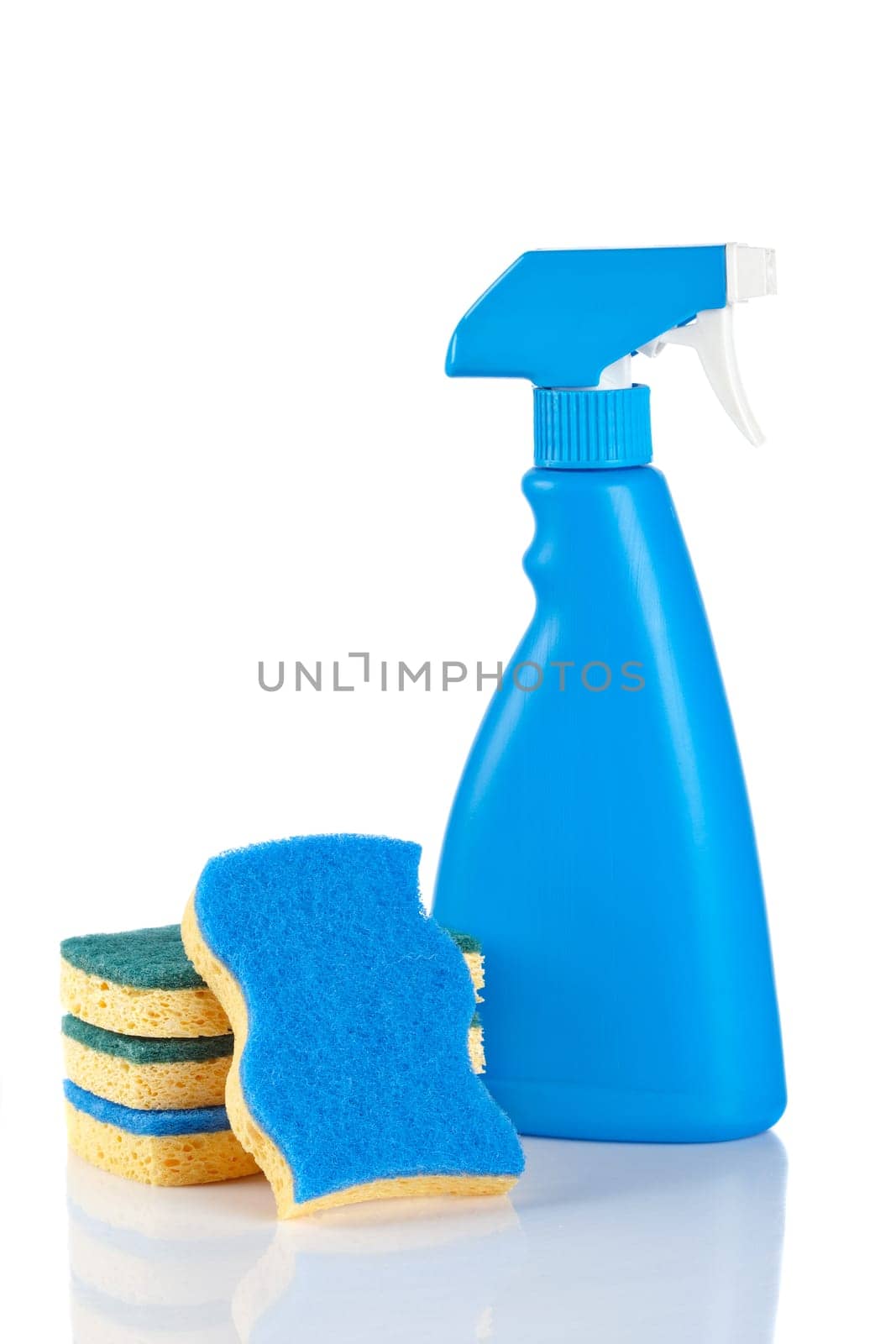 Detergent spray bottle sponges