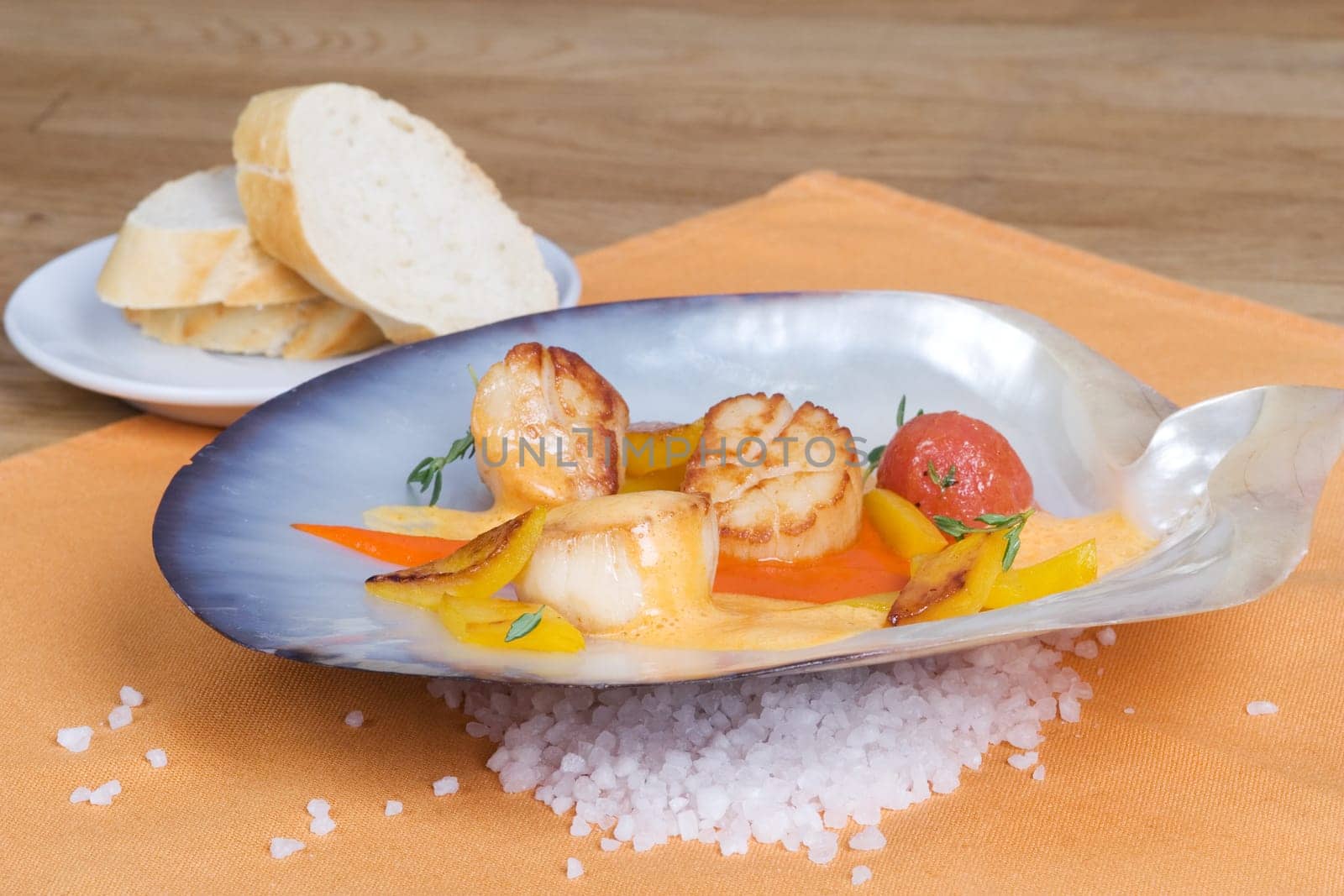 Mussels and bread