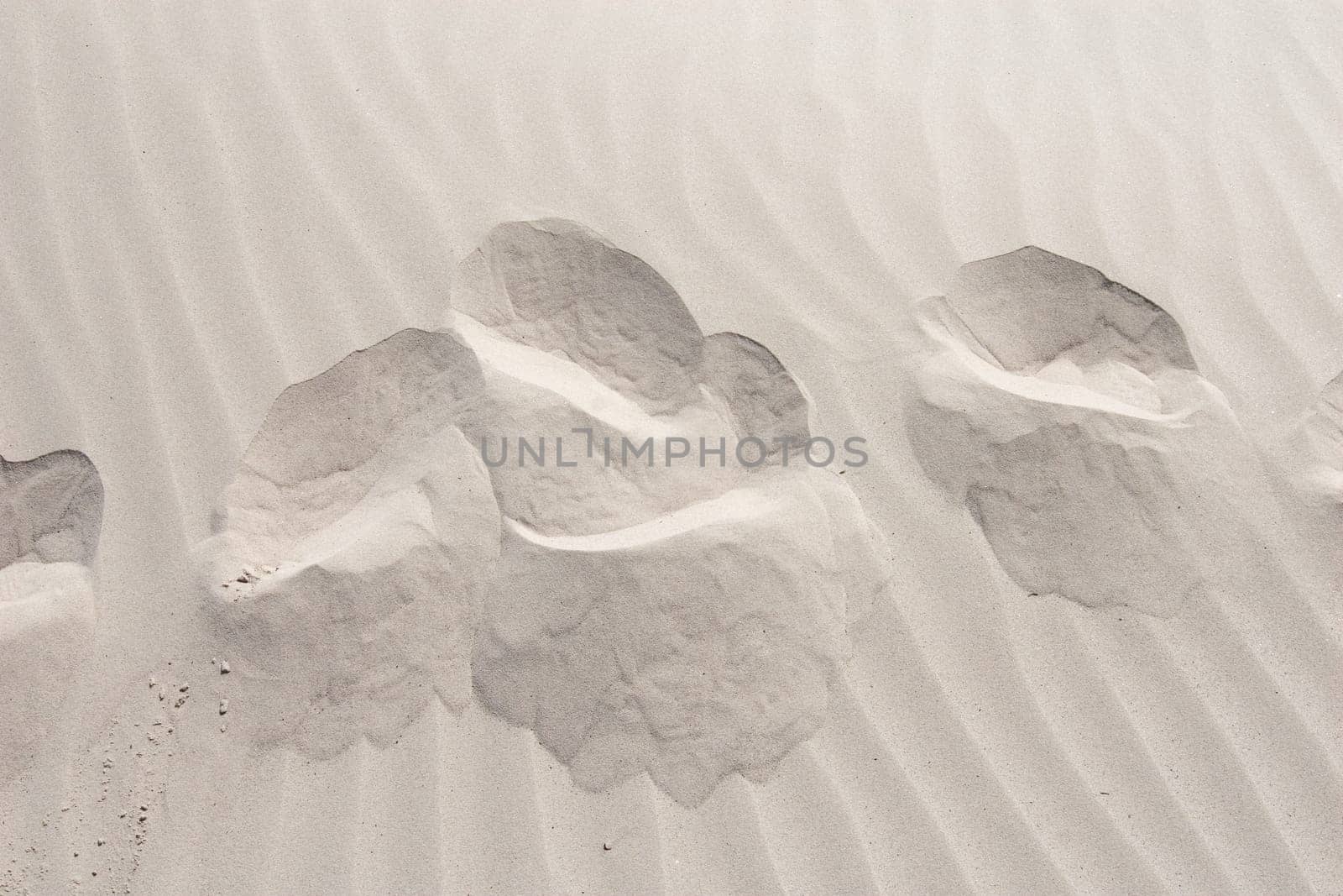 Traces of sand