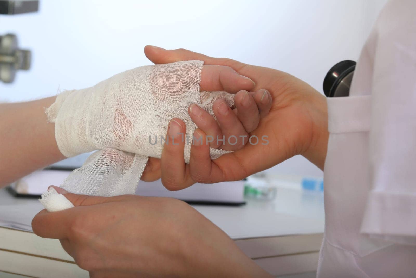 bandage for the hand