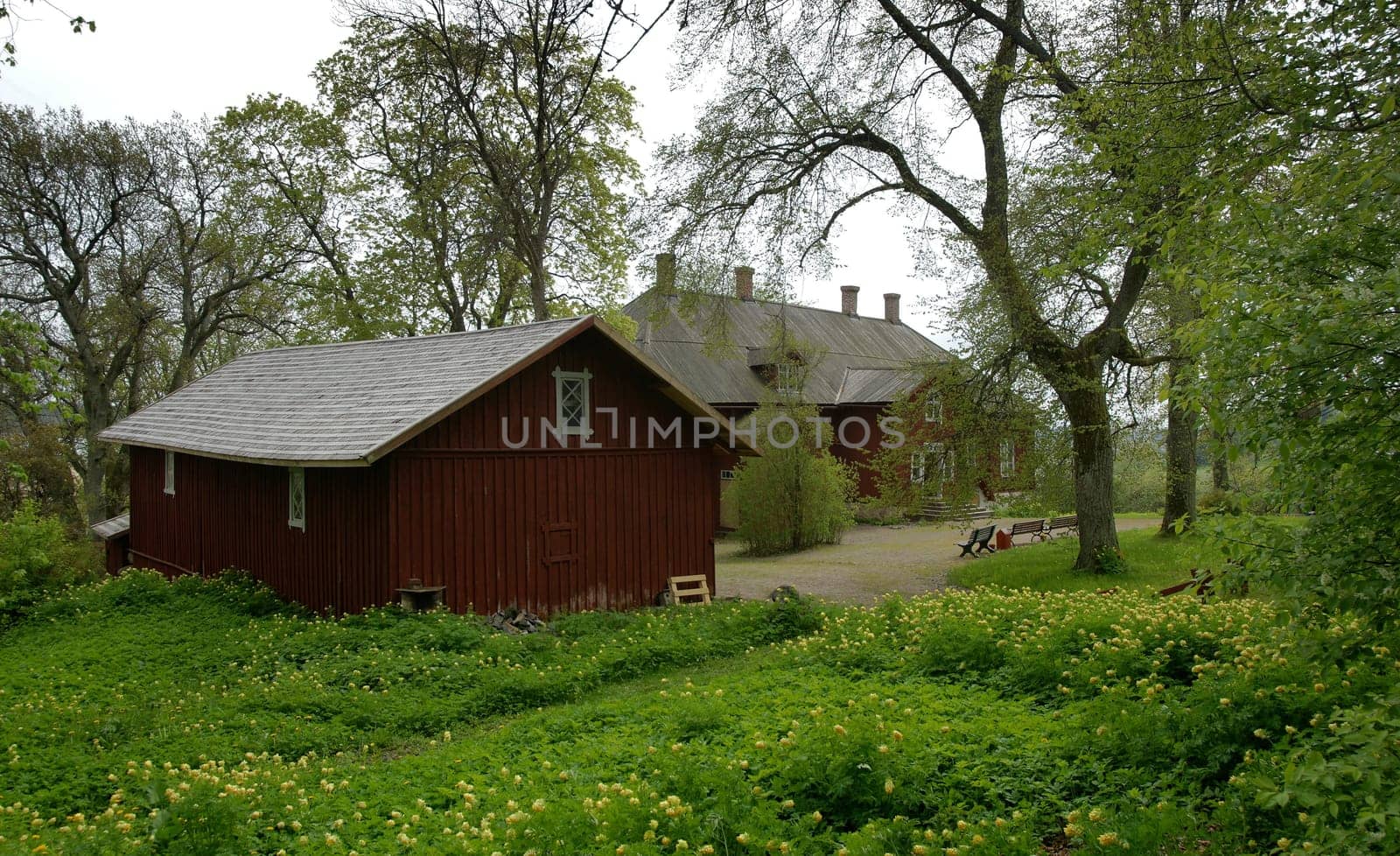 The island of Kuusisto is located south of the town of Kaarina and is the first island in the archipelago when sailing south from Turku. This is one of the oldest manor houses in southern Finland. Today there is a small museum in it.