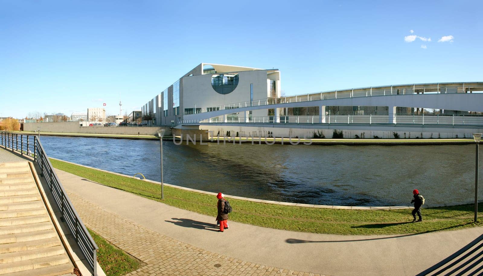 Federal Chancellery in Berlin from the banks of the Spree