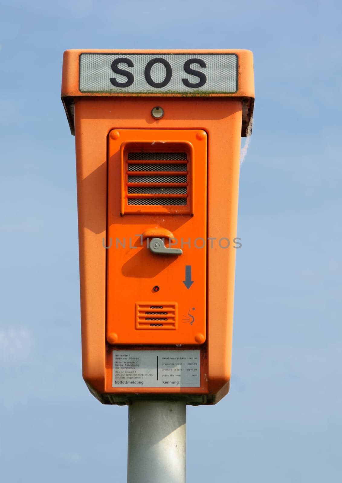 emergency call box,SOS,road traffic,traffic
