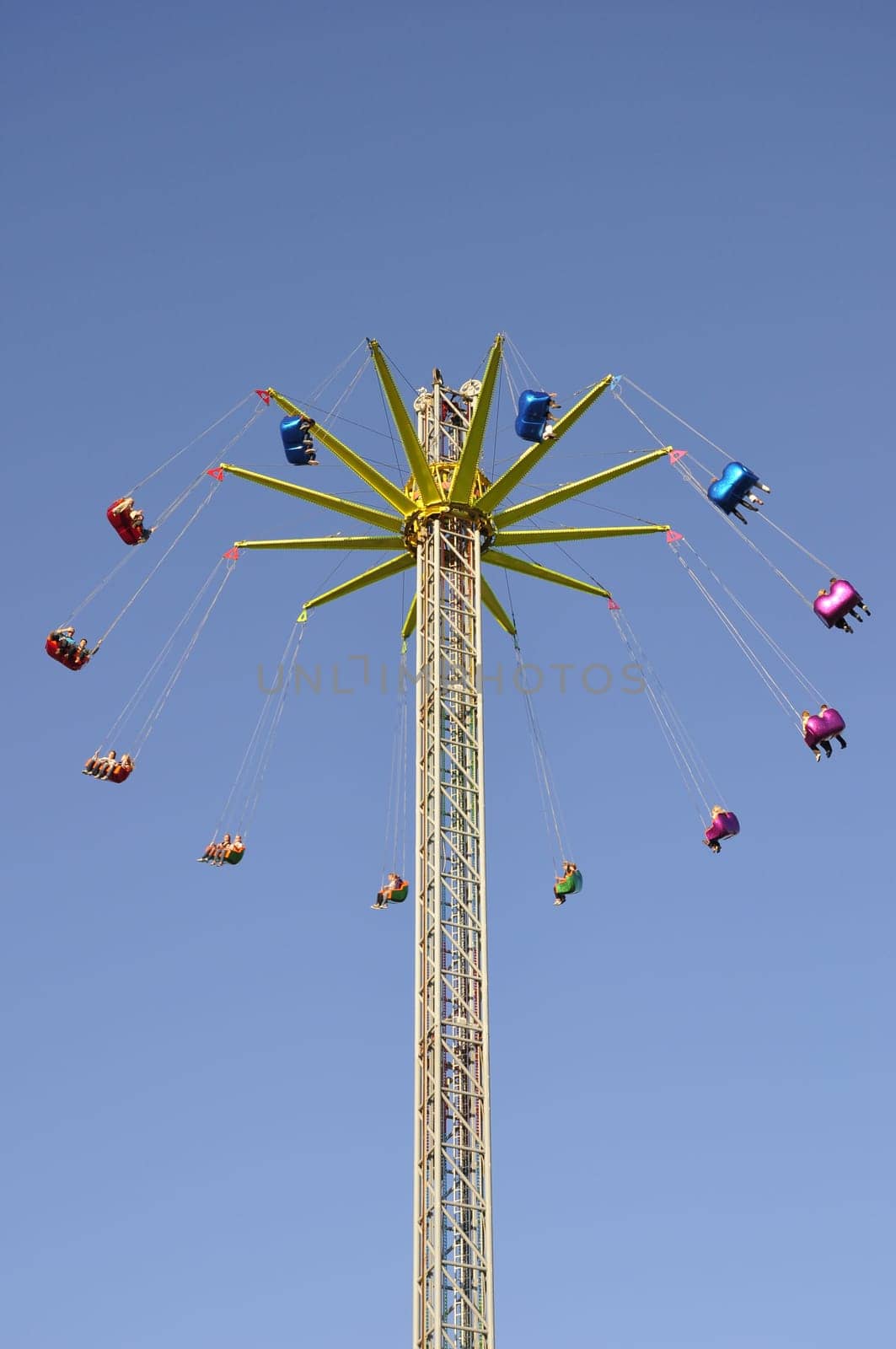 Chain carousel