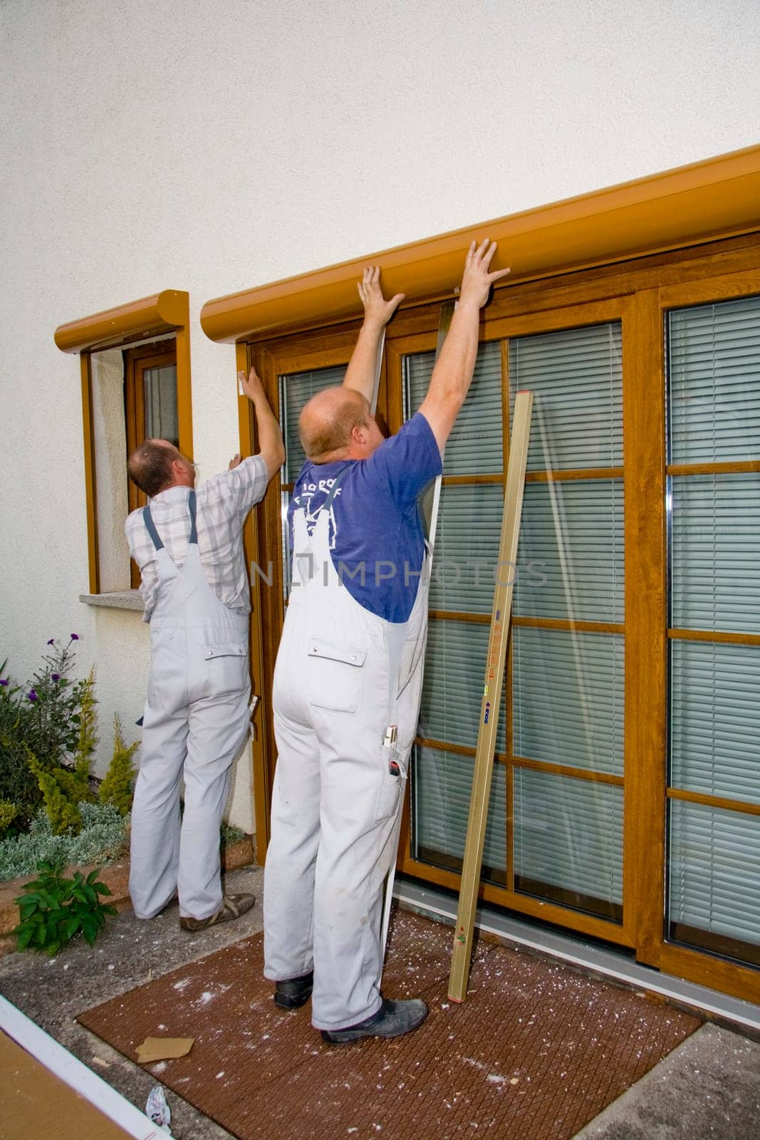 Installation of a roller shutter