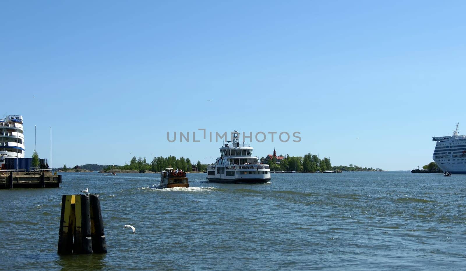 to Blockholmgrundet and Klippan. The South Harbour extends all the way to the city centre