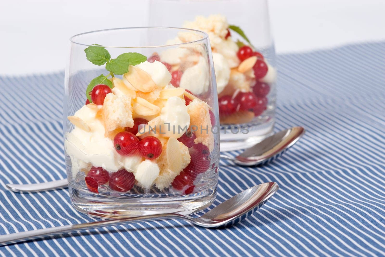 Currants with mascarpone