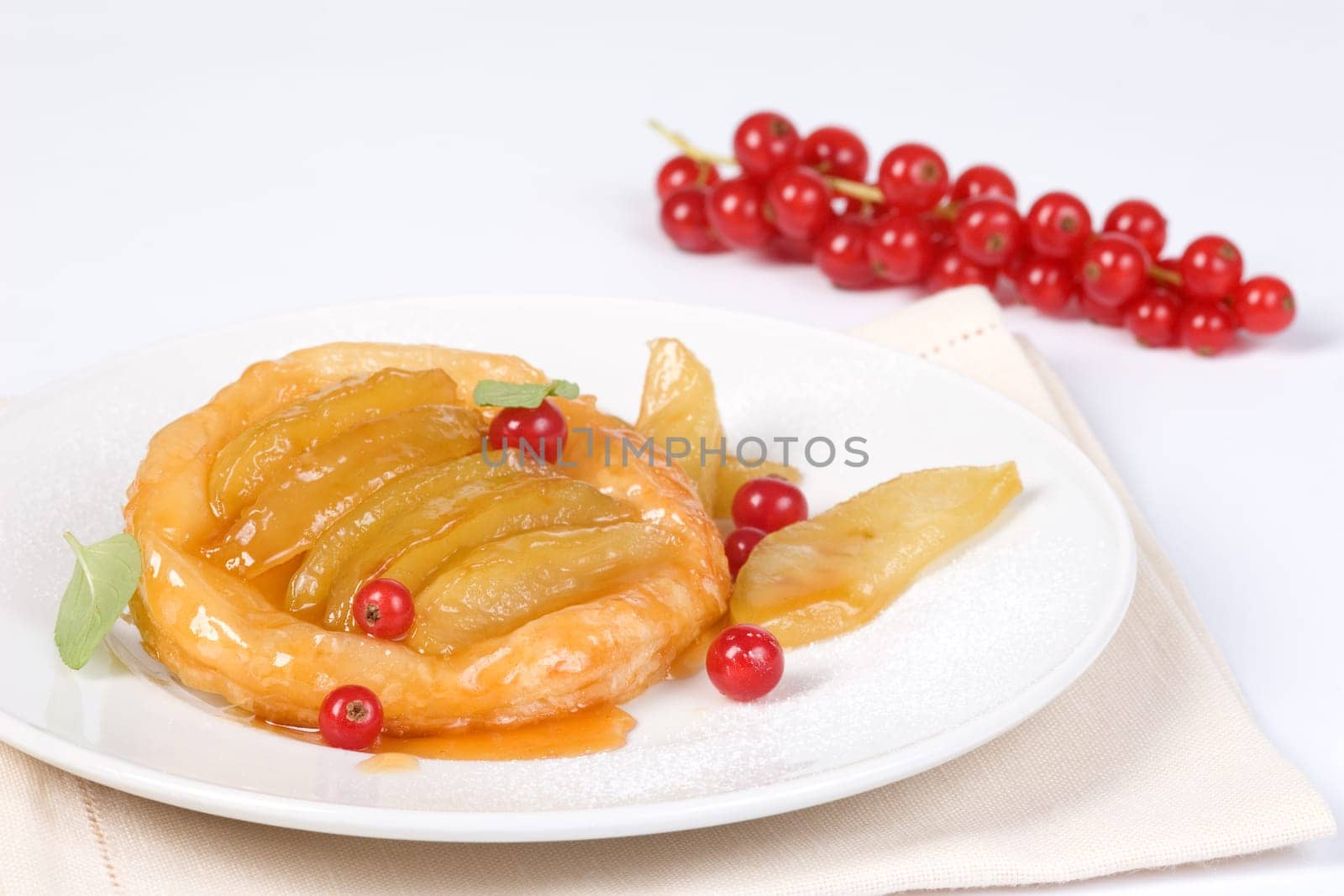 Apple tart with panicle