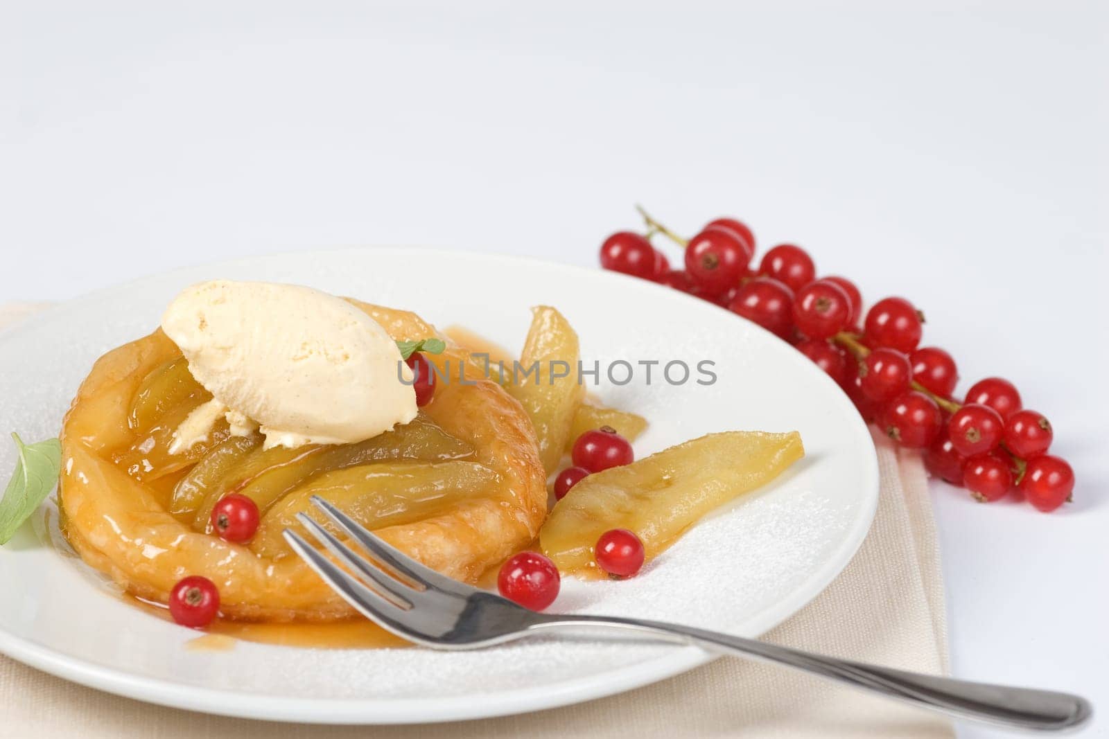 Tart with ice cream