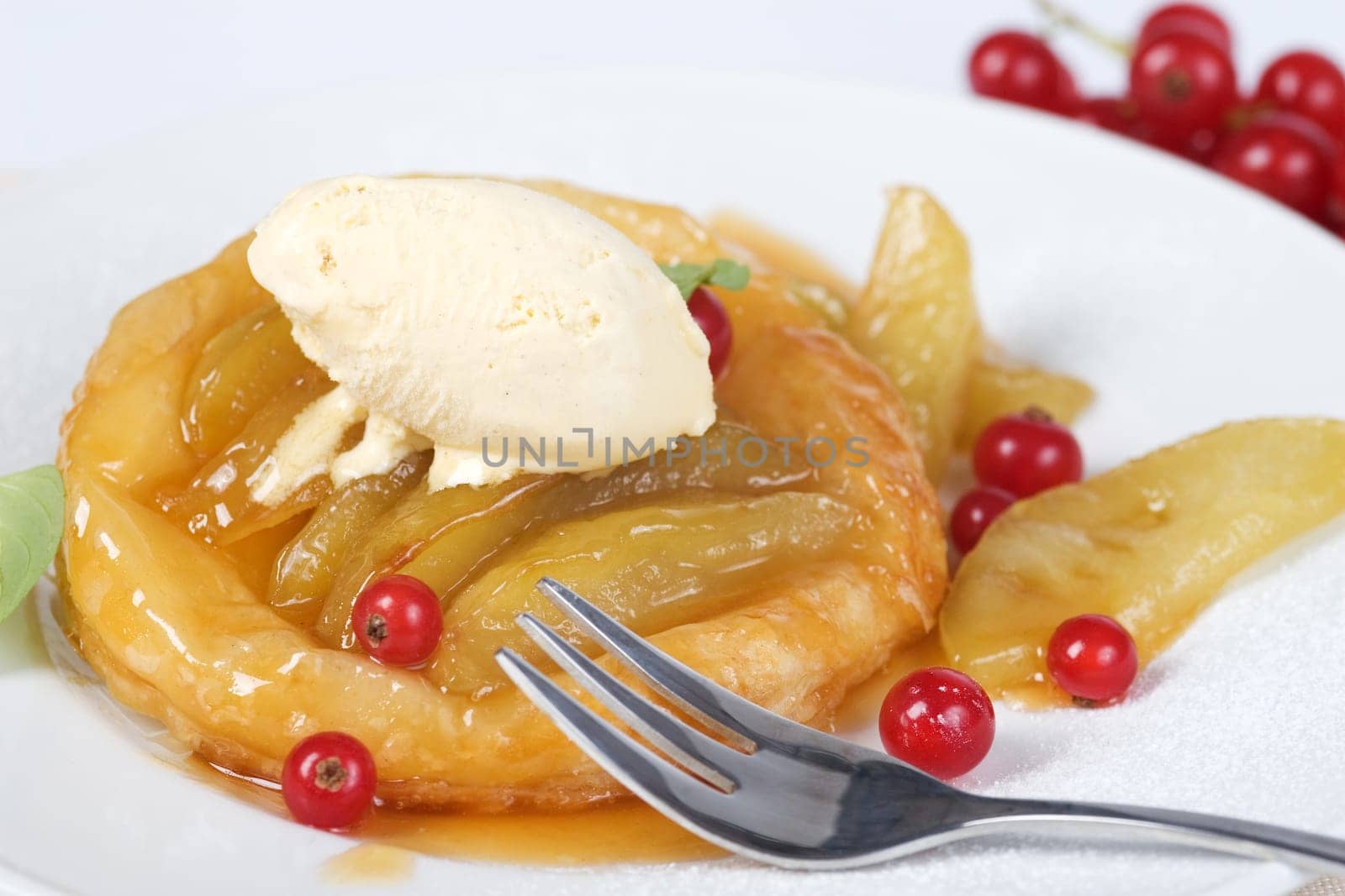 Vanilla ice cream with tart