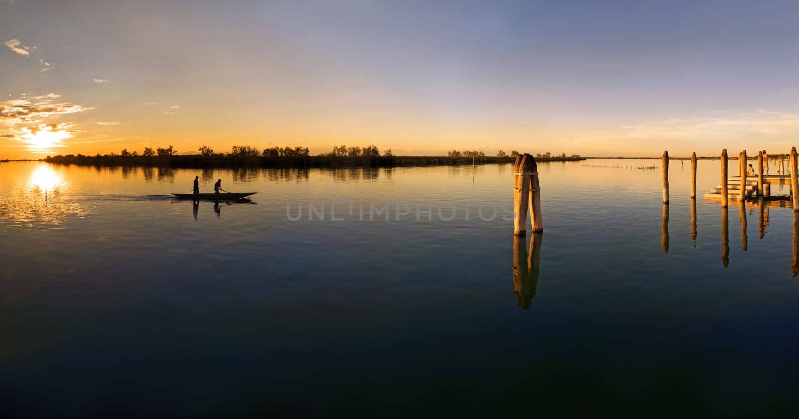sunset,lake,sea,boat,nature,harbor,travel,landscape gondola,gondola,sunset,maritime,sunrise,cloudless,sky,evening mood,italy,adriatic sea,venice,harbor wall,stake,shadow,lagoon,boat,ship,recreation,vacation,f