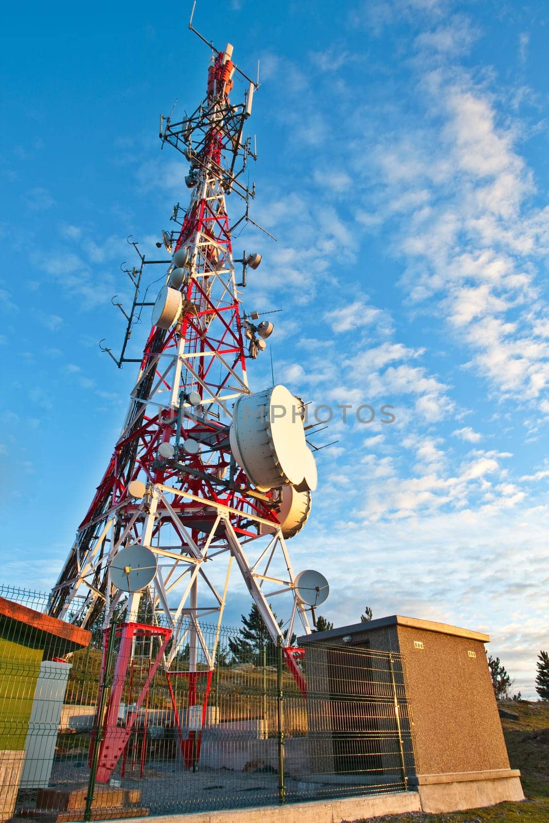 Telecommunications tower