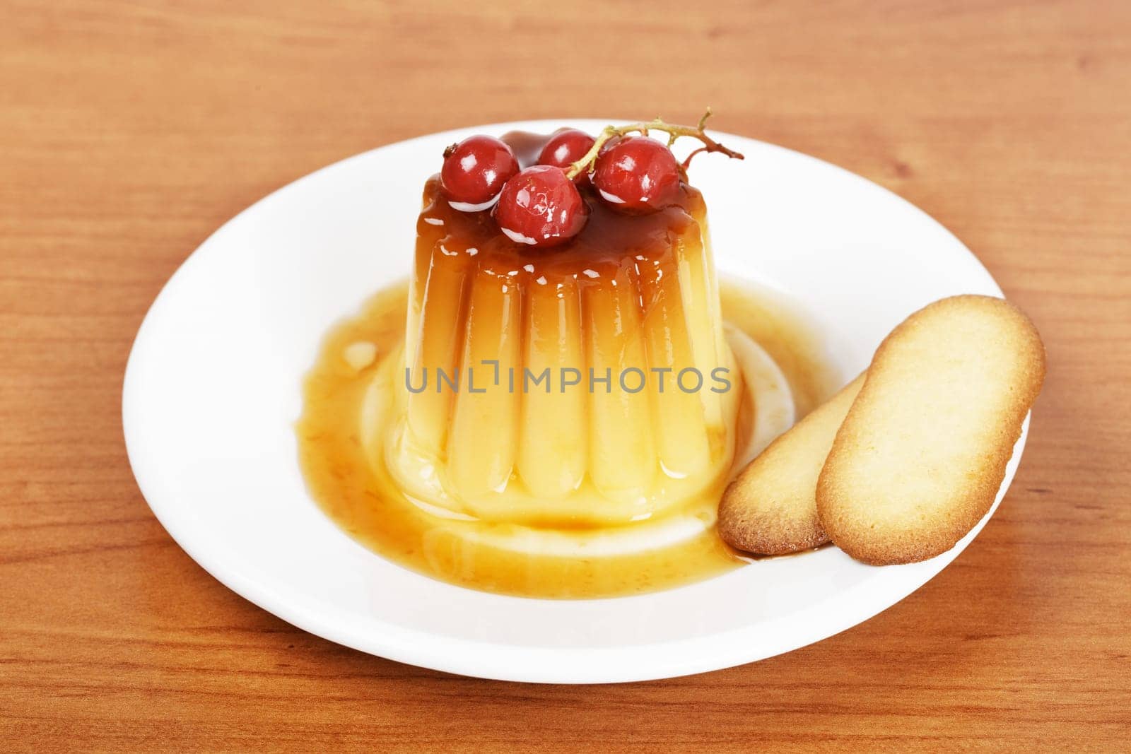 Cream caramel dessert with red currants and cakes