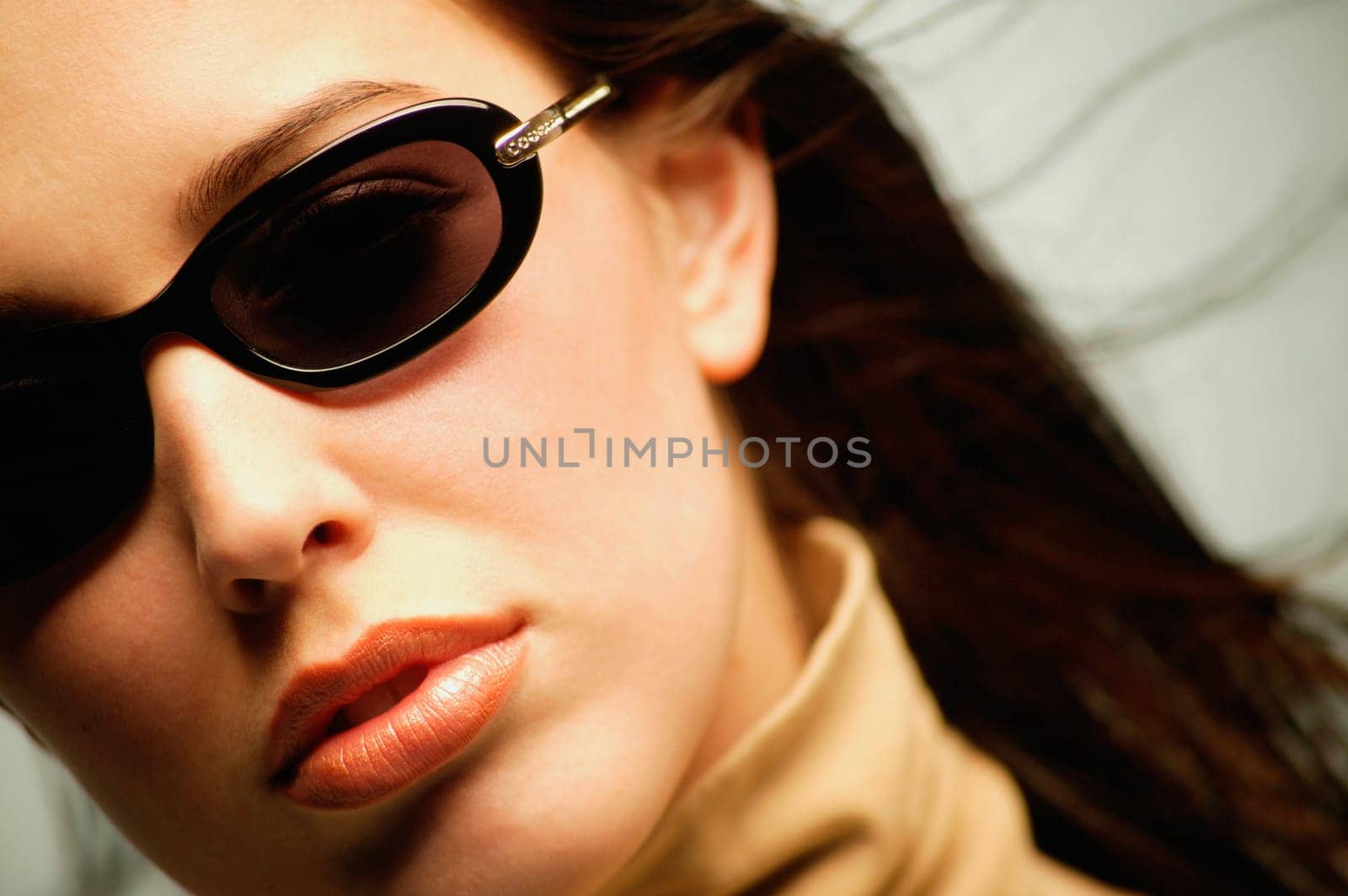 Woman with sunglasses