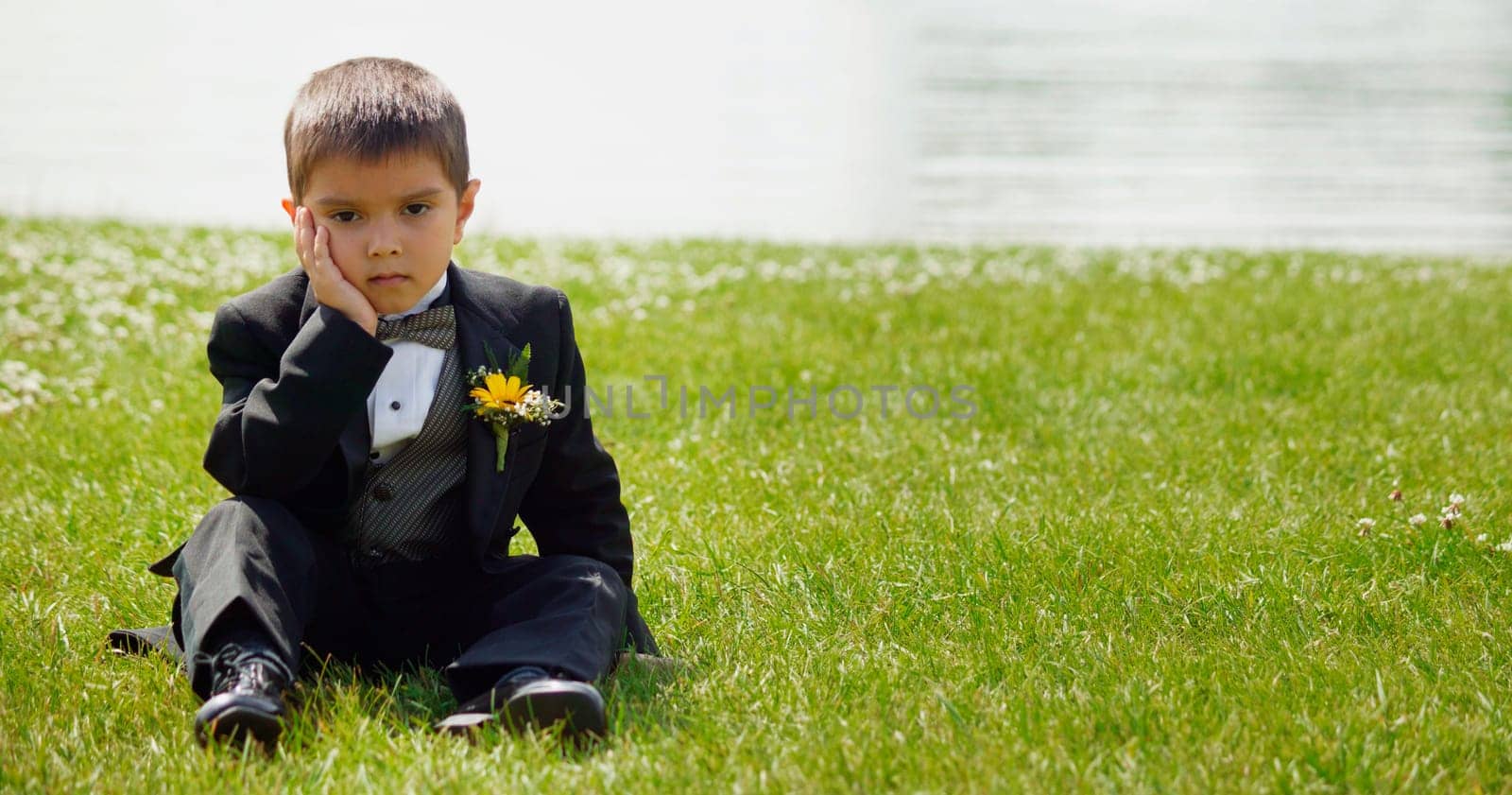 Ring barer sits and waits