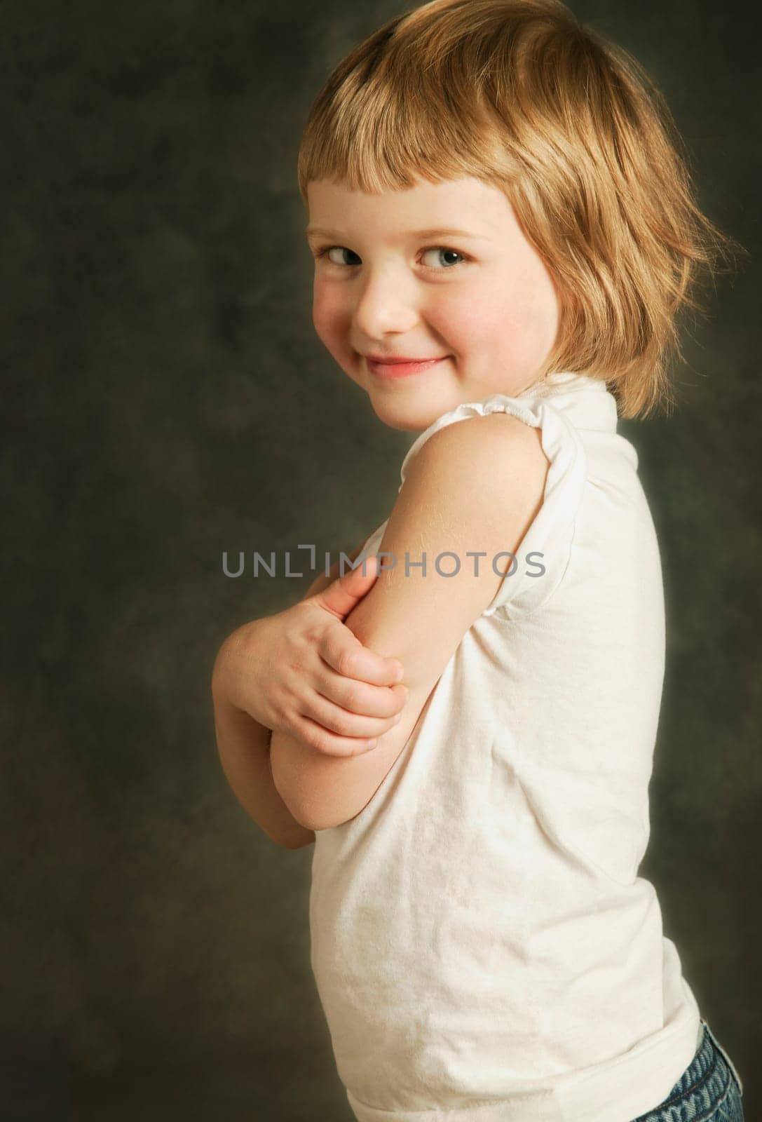 Child rolls up her sleeves