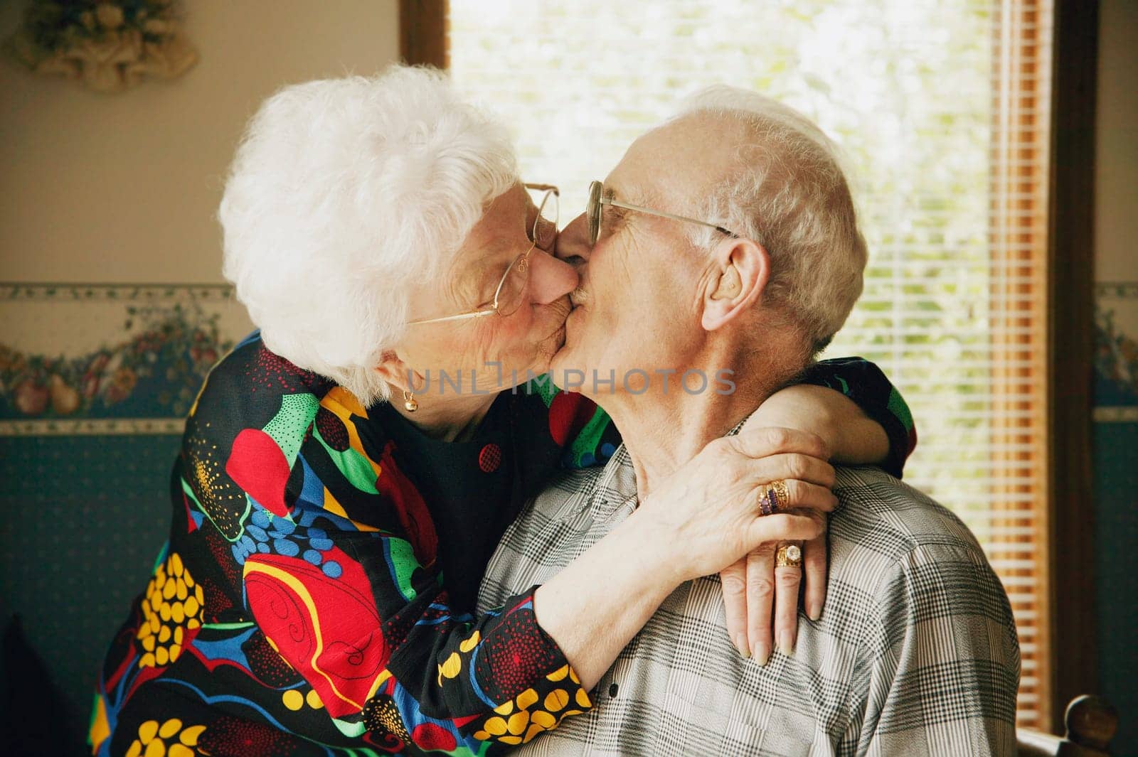 Couple kiss