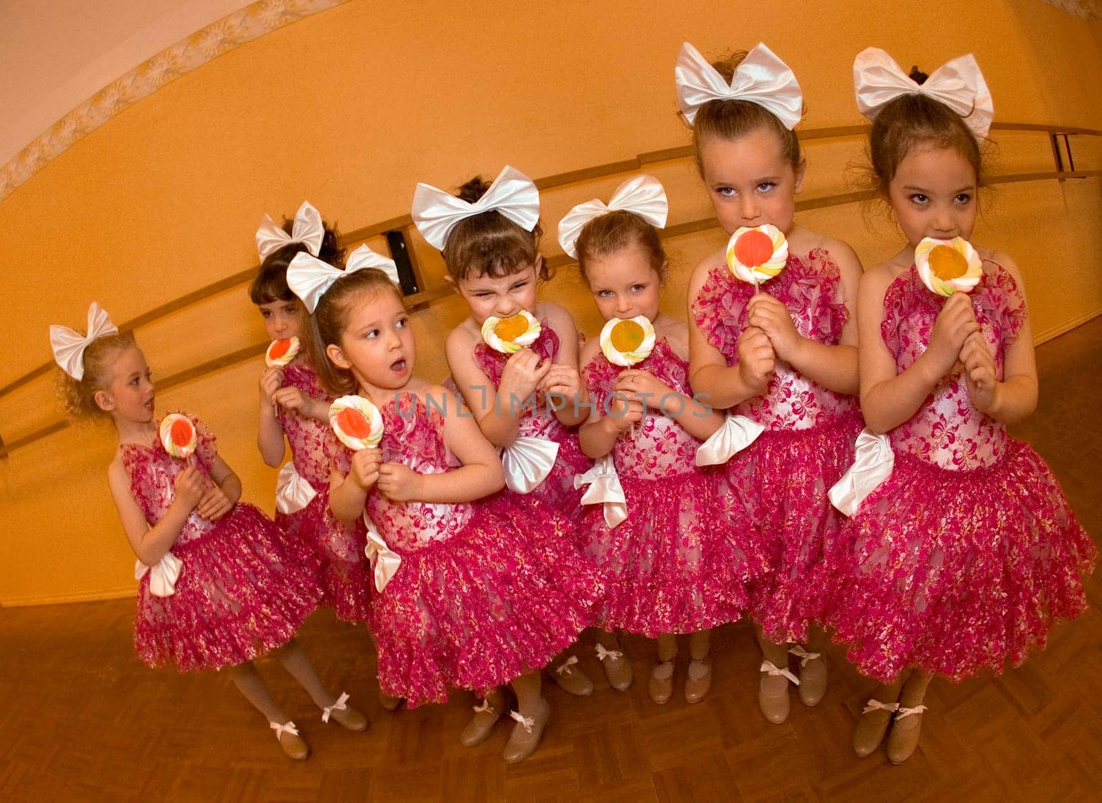 Children licking lollipops